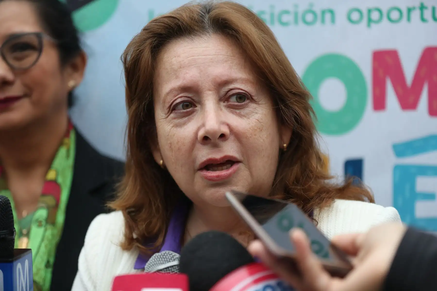Declaraciones a la prensa de la ministra de Educación, Magnet Márquez. Foto: ANDINA/Daniel Bracamonte.