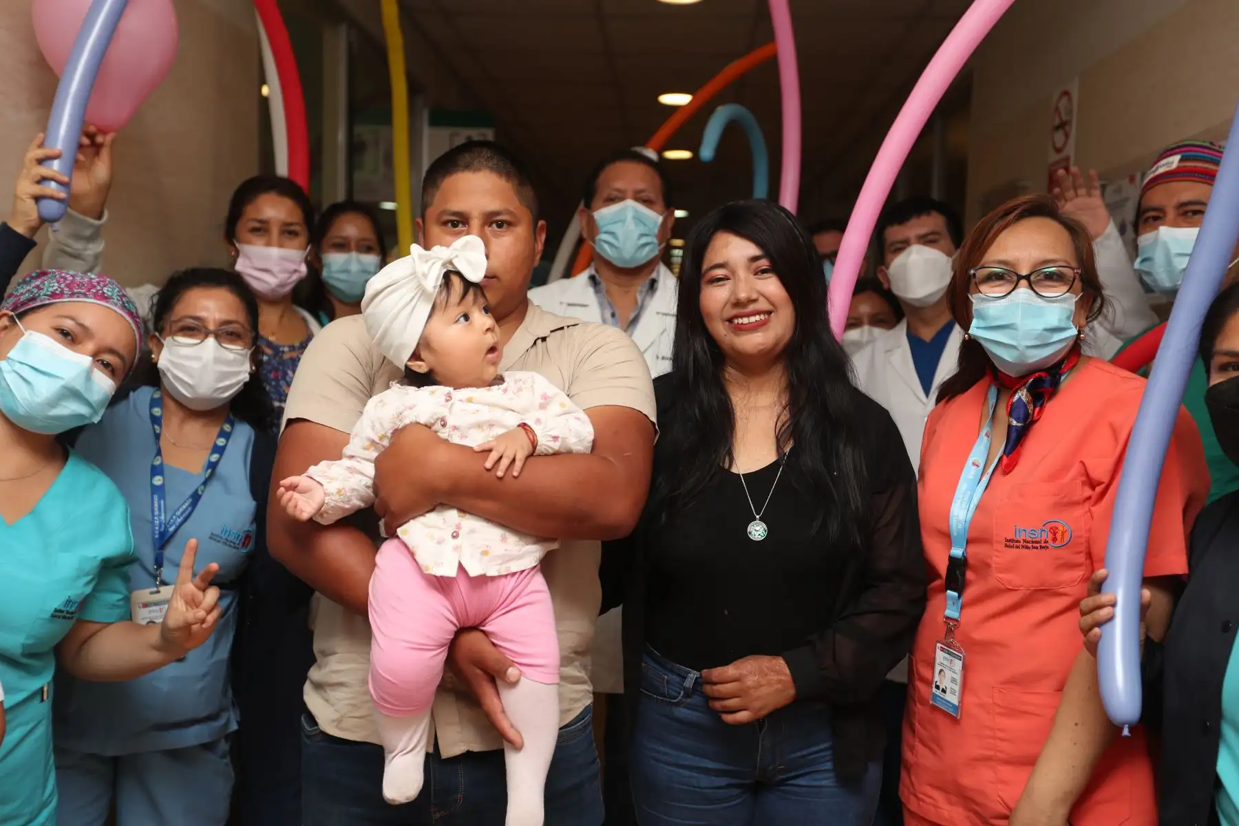 Pasiona Inés Lucas de la O es originaria de Huánuco, y en el año 2014, siendo menor de edad, fue hospitalizada y operada en el INSN San Borja tras sufrir quemaduras en el 80% de su cuerpo. Ahora a sus 24 años, ya recuperada de sus heridas, Se encuentra mucho más optimista, junto a su esposo y a su pequeña hija de 5 meses de edad. Foto: ANDINA/Daniel Bracamonte