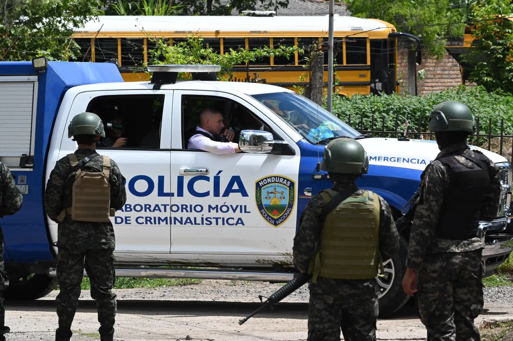 Los enfrentamientos entre bandas rivales en una prisión de mujeres en Honduras dejaron al menos 41 muertos el martes, dijo la policía a la AFP. Los hechos de violencia tuvieron lugar en una prisión a unos 25 kilómetros (unas 15 millas) al norte de la capital Tegucigalpa, según el vocero policial Edgardo Barahona, quien calculó la cifra "preliminar" en 41.
Foto: AFP
