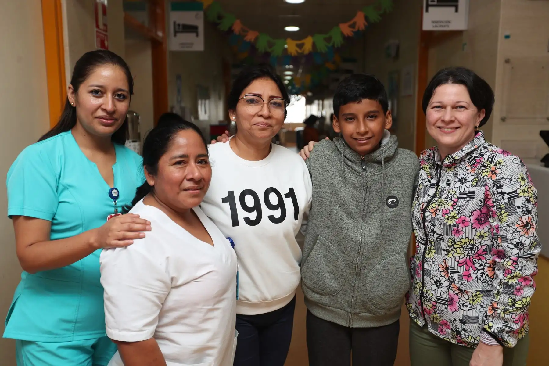 Nahum Zevallos Ipanaqué es oriundo de Piura, y hace 10 años ingresó al INSN San Borja para someterse a una operación debido a sus problemas cardíacos. Ahora a sus 12 años de edad se encuentra mucho más recuperado, y siempre con la compañía de su madre, Martha Ipanaqué Alayo. Foto: ANDINA/Daniel Bracamonte