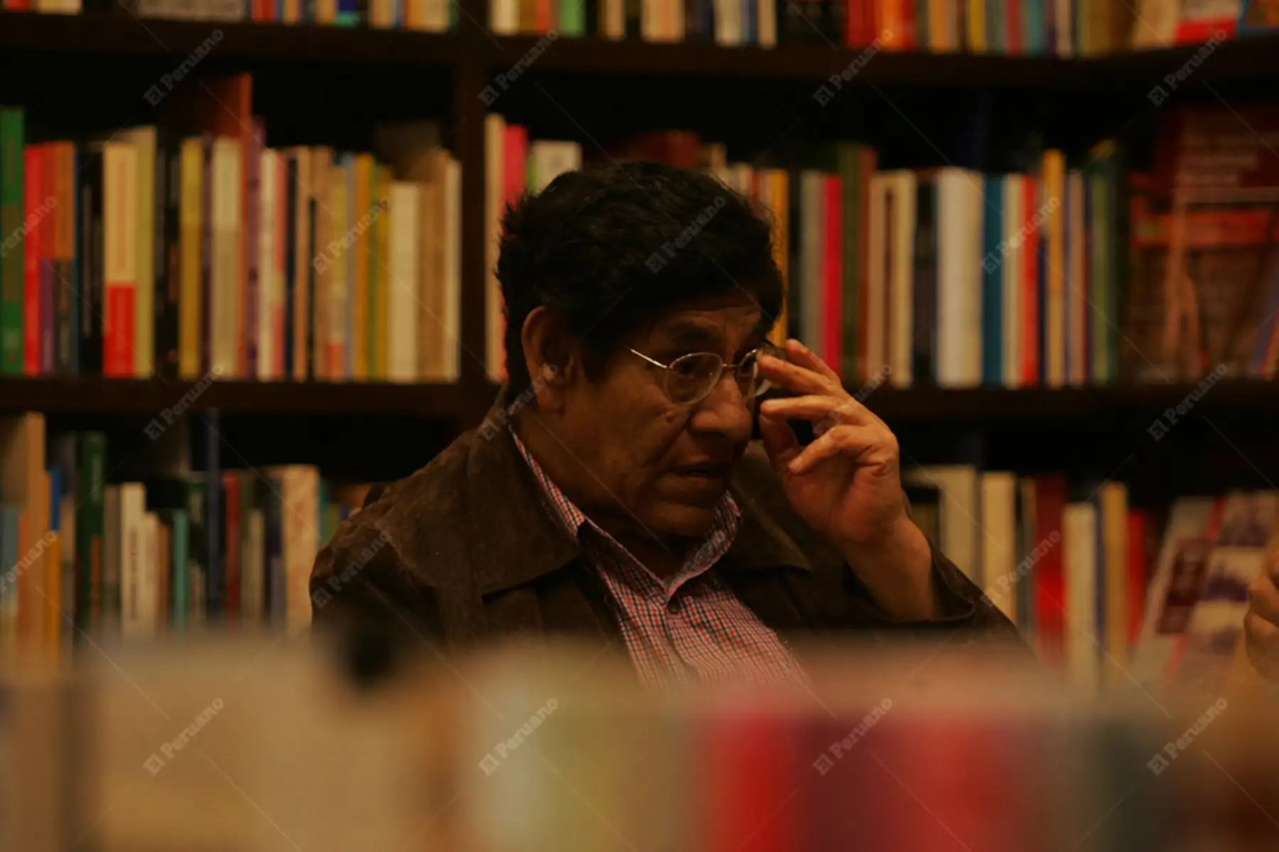 Lima - 4 diciembre 2006 / Antonio Gálvez Ronceros, escritor y profesor principal de la Universidad Nacional Mayor de San Marcos, autor de Monólogo desde las tinieblas. Foto: Diario Oficial El Peruano / Carlos Lezama