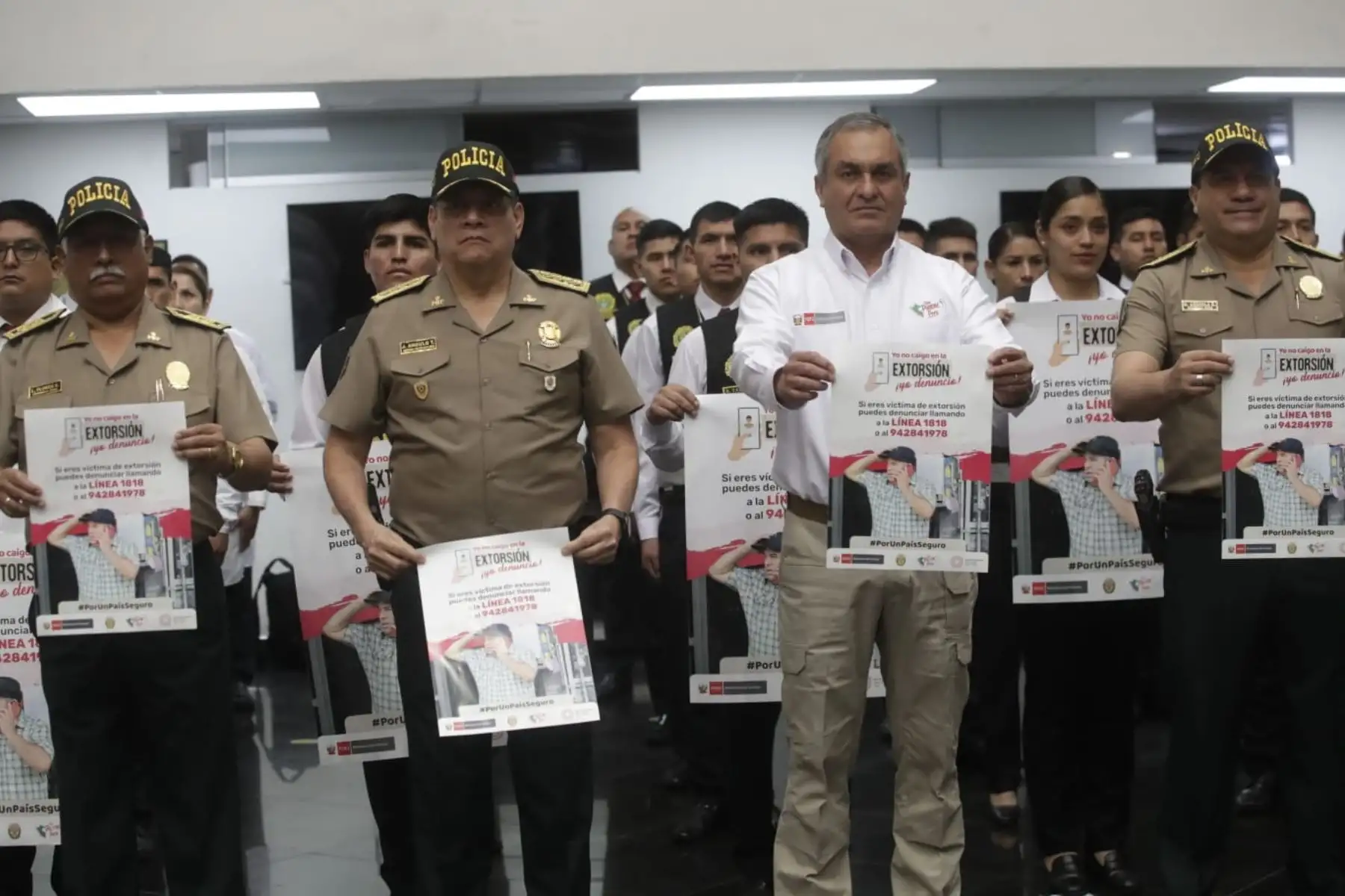 En la actividad participan el ministro del Interior, Vicente Romero; el comandante general de la Policía Nacional del Perú, general de Policía Jorge Angulo; el director nacional de Investigación Criminal, general PNP Óscar Arriola, entre otras autoridades. Foto: ANDINA/Juan Carlos Guzmán.