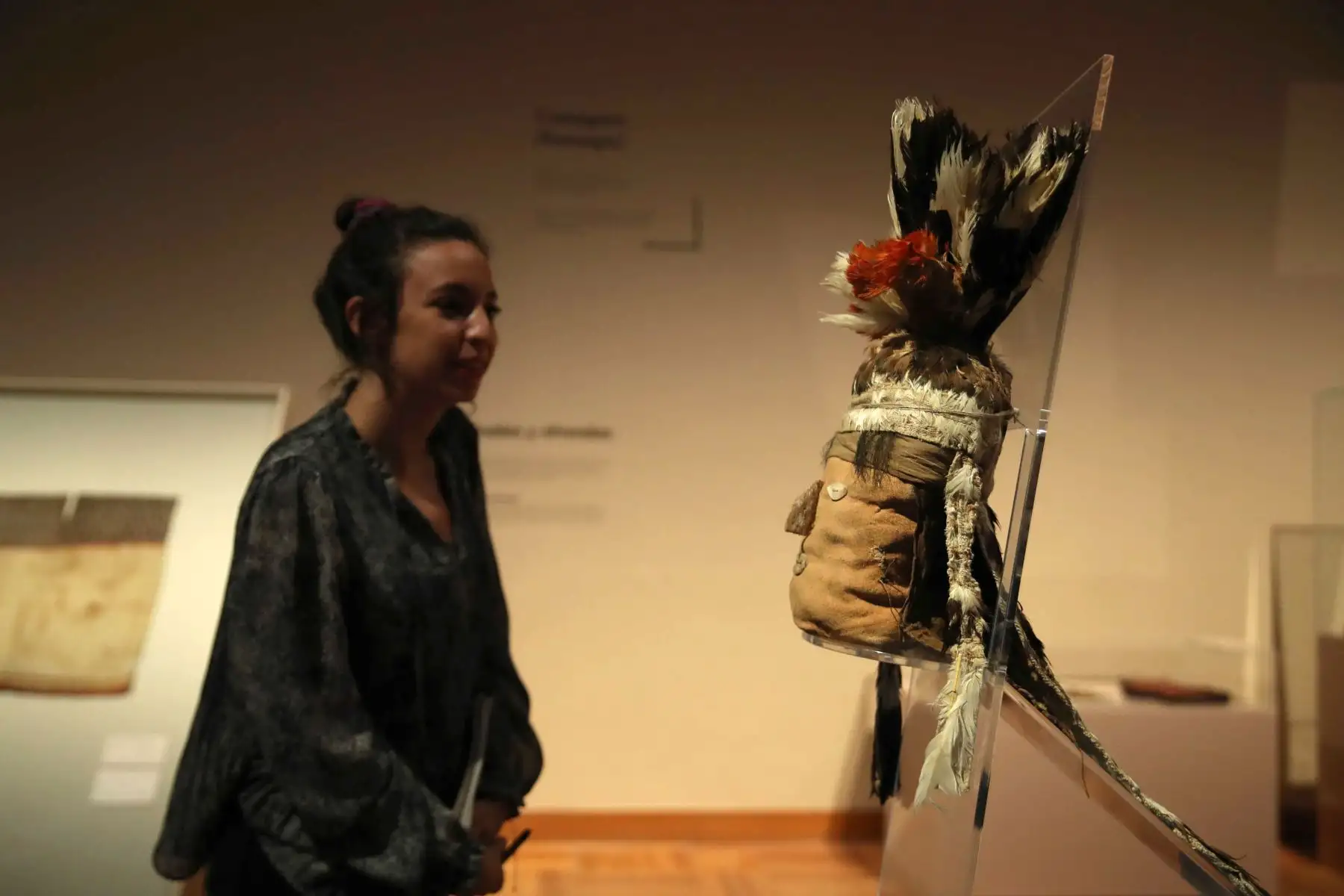 Fotografía de obras expuestas sobre los Incas, en el Museo de Arte de Lima (Perú).  Una exposición que muestra 250 piezas que van más allá de la imagen de guerreros y se adentra en la vida cotidiana de los Incas para descubrir de manera más profunda y alejada de estereotipos esta civilización que forma parte de la identidad peruana. 
Foto: EFE