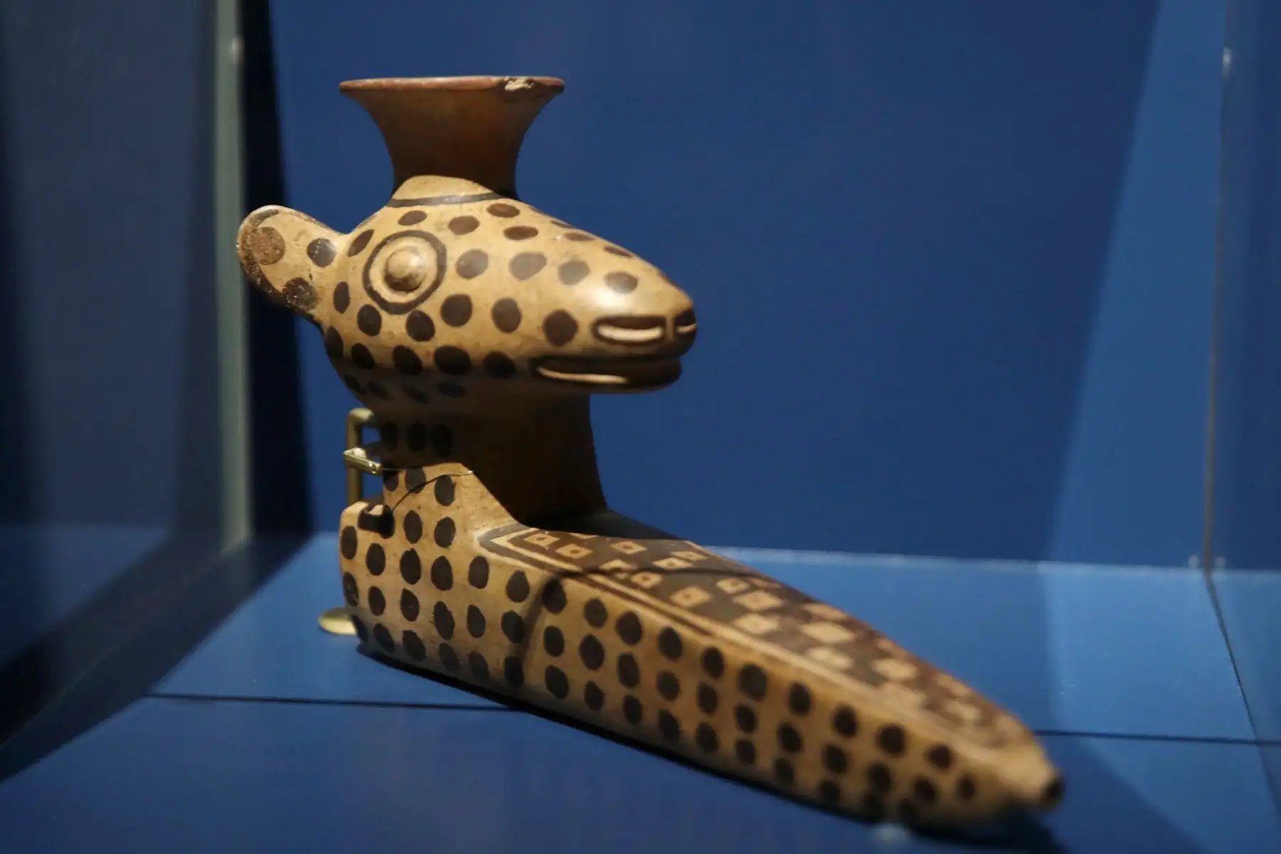 Fotografía de obras expuestas sobre los Incas, en el Museo de Arte de Lima (Perú).  Una exposición que muestra 250 piezas que van más allá de la imagen de guerreros y se adentra en la vida cotidiana de los Incas para descubrir de manera más profunda y alejada de estereotipos esta civilización que forma parte de la identidad peruana. 
Foto: EFE