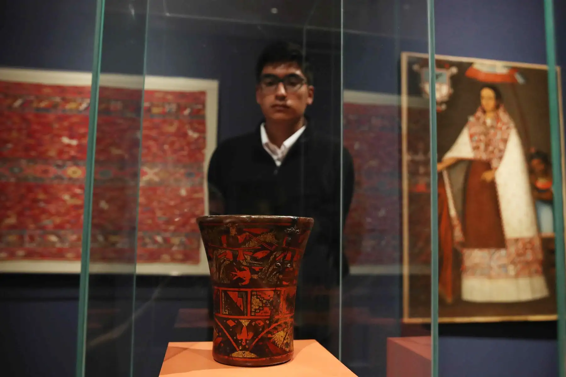 Fotografía de obras expuestas sobre los Incas, en el Museo de Arte de Lima (Perú).  Una exposición que muestra 250 piezas que van más allá de la imagen de guerreros y se adentra en la vida cotidiana de los Incas para descubrir de manera más profunda y alejada de estereotipos esta civilización que forma parte de la identidad peruana. 
Foto: EFE