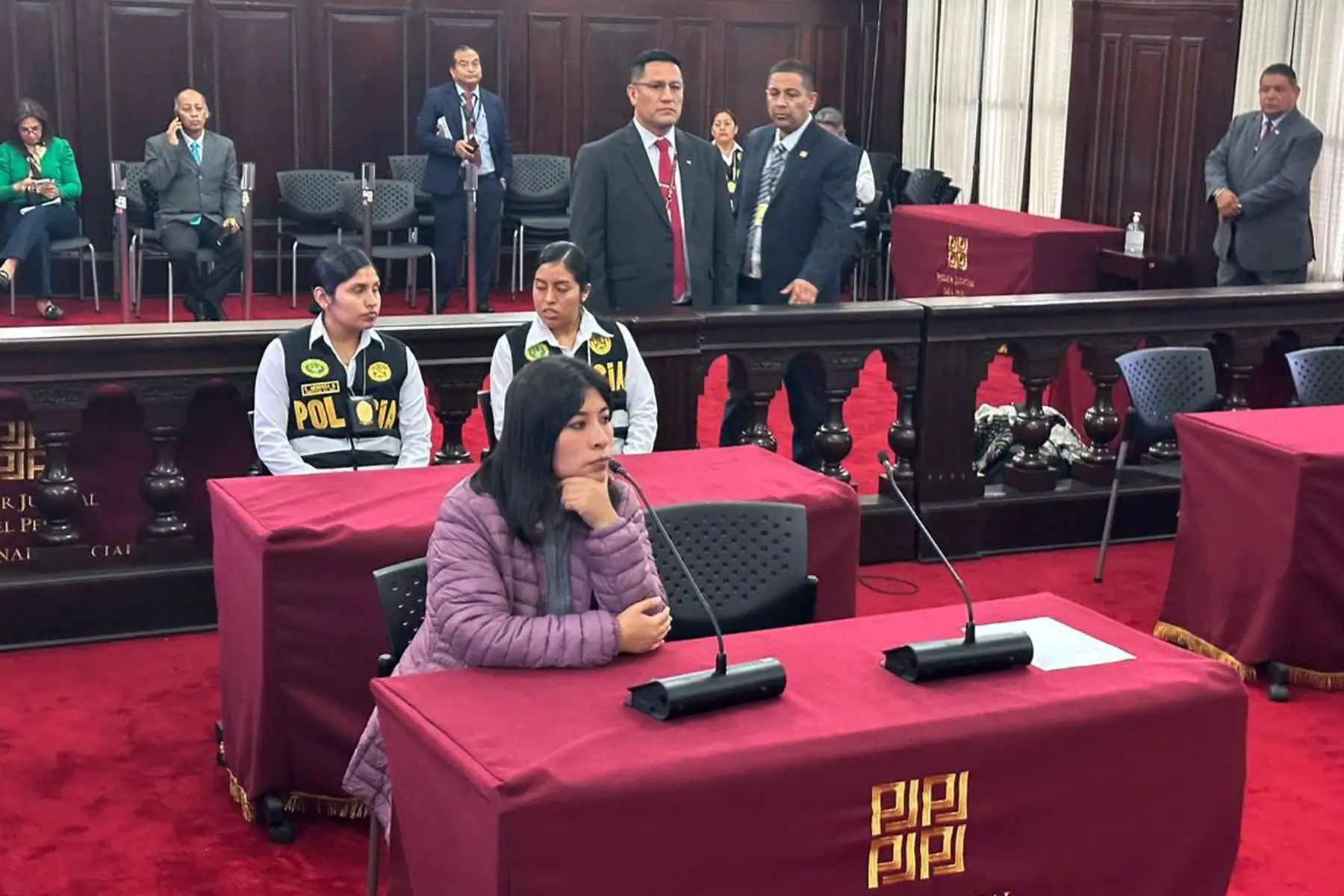 La extitular del Consejo de Ministros, Betssy Chavez, ingresó a la sede del Palacio de Justicia, con la finalidad de participar en el control de identidad.
Foto: Poder Judicial