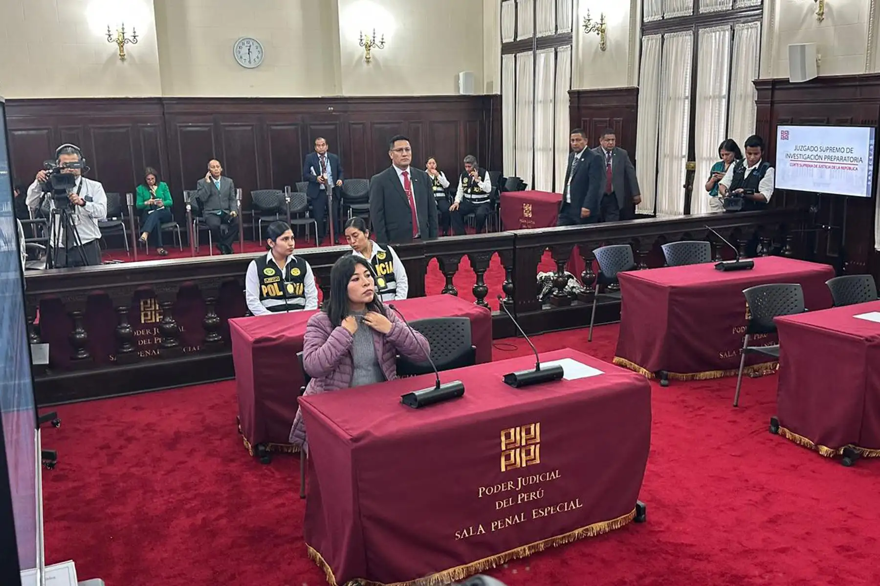 La extitular del Consejo de Ministros, Betssy Chavez, ingresó a la sede del Palacio de Justicia, con la finalidad de participar en el control de identidad.
Foto: Poder Judicial