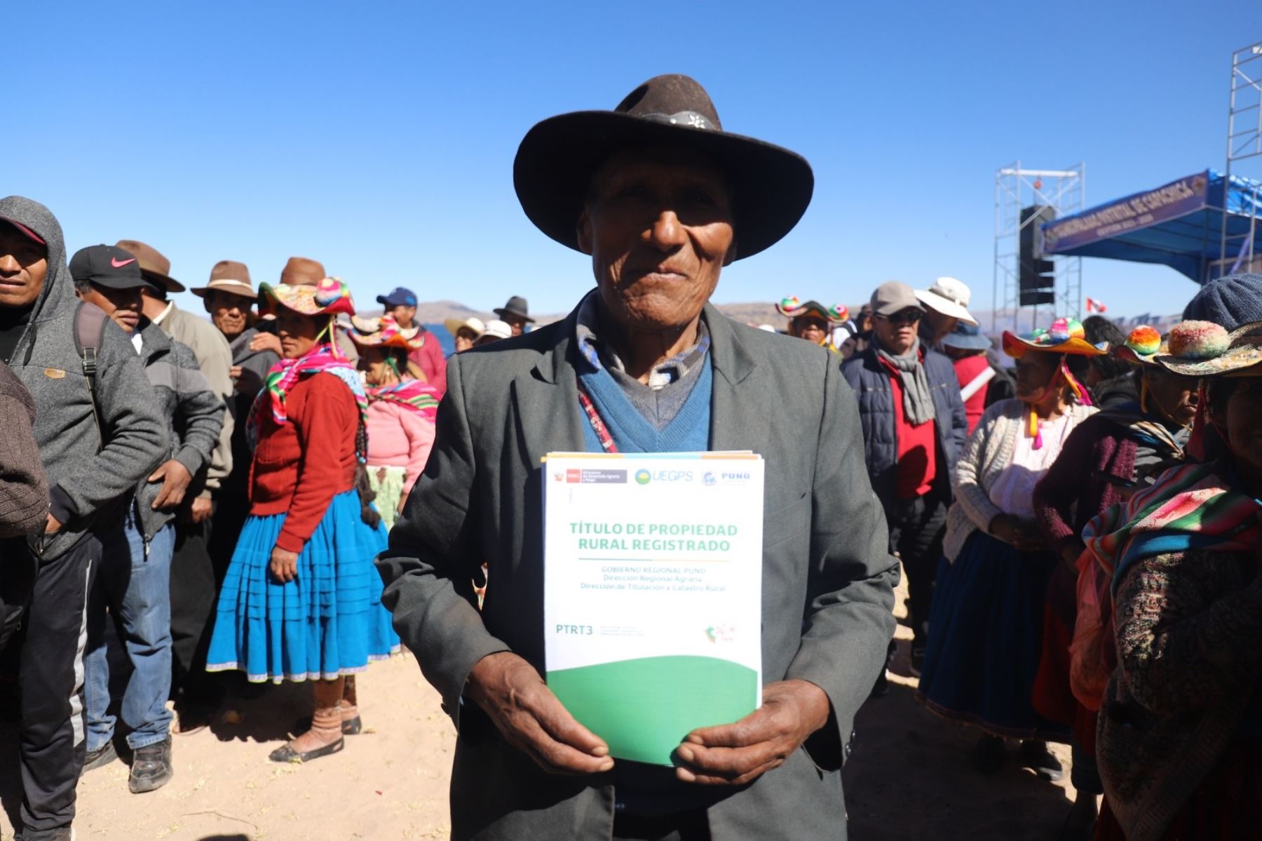 Productor agrario beneficiario de la titulación de su predio rural en la región Puno, facilitada por el Ministerio de Desarrollo Agrario y Riego (Midagri). Foto: cortesía.