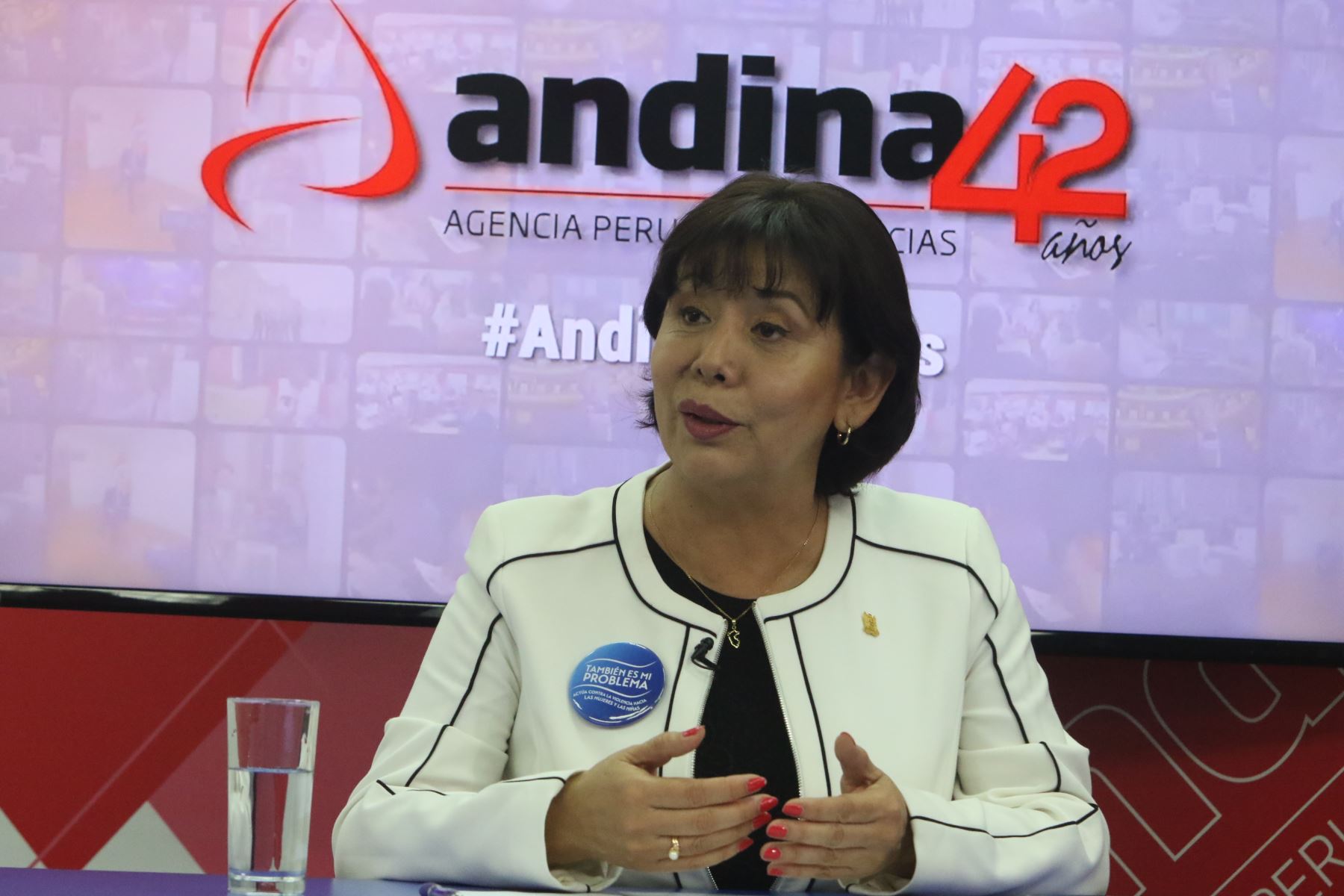 Nancy Tolentino, ministra de la Mujer, visitó el set de Andina Canal Online. Foto: ANDINA/Héctor Vinces.