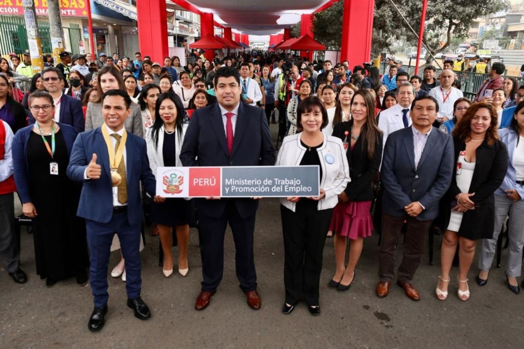 El ministro de Trabajo y Promoción del Empleo, Fernando Varela Bohórquez, encabezó el lanzamiento de “Wiñay Warmi”.
