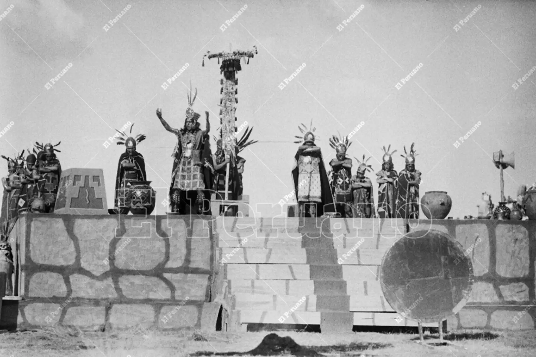 Cusco - 24 junio 1976 / Celebración del Inti Raymi o Fiesta del Sol en la explanada de la fortaleza de Sacsayhuamán. Foto: Archivo Histórico de El Peruano / Alejandro Aguirre