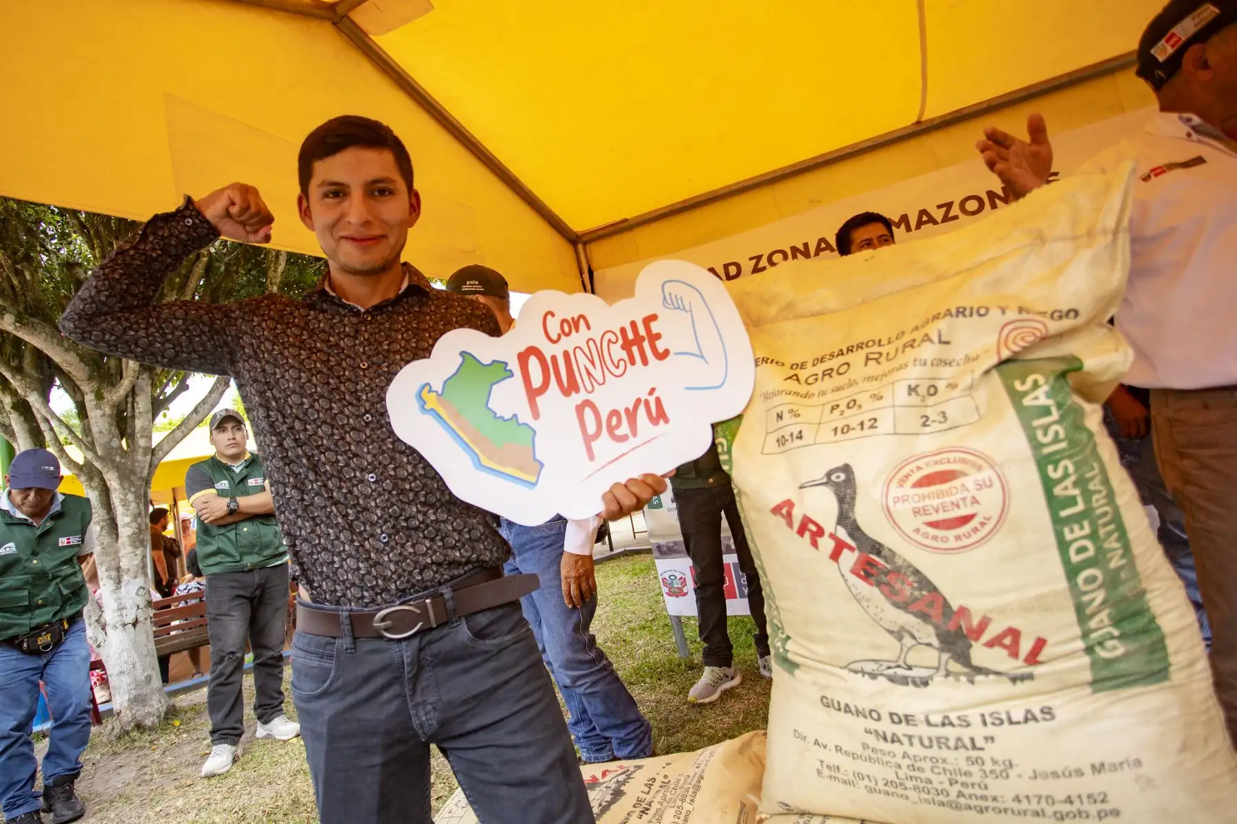 En el marco de las celebraciones por el “Mes de la Agricultura” y el “Día del Campesino”, la ministra de Desarrollo Agrario y Riego, Nelly Paredes del Castillo visitó la provincia de Moyobamba, y participó en el inicio del "Programa de pastos cultivados", una iniciativa para sembrar mil hectáreas de pastos y así fomentar la producción ganadera en San Martín.
Foto: ANDINA/MIDAGRI