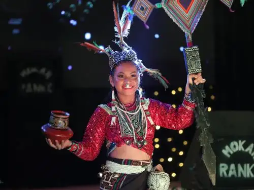 Berenis Gonzales, quien representa a Santa Rosa de Abujao, fue coronada como la Miss Indígena 2023 en Pucallpa, como parte de las actividades por las celebraciones de la fiesta de San Juan. Foto: ANDINA/Daniel Bracamonte