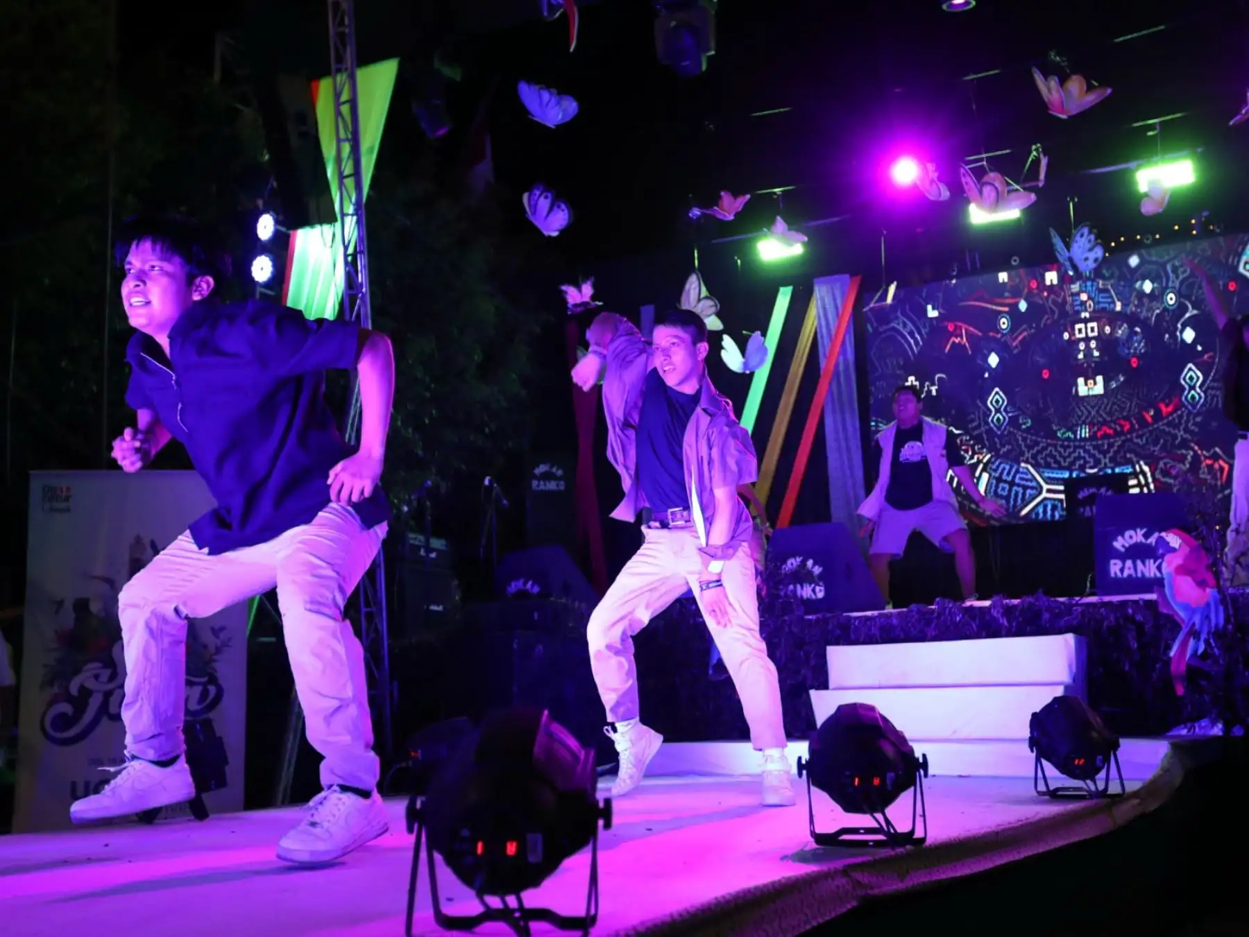 Durante el certamen de belleza Miss Soinoma o Miss Indígena, en la ciudad de Pucallpa, jóvenes bailarines deleitaron al público con danzas modernas, como parte de las celebraciones de la fiesta de San Juan. Foto: ANDINA/ Daniel Bracamonte