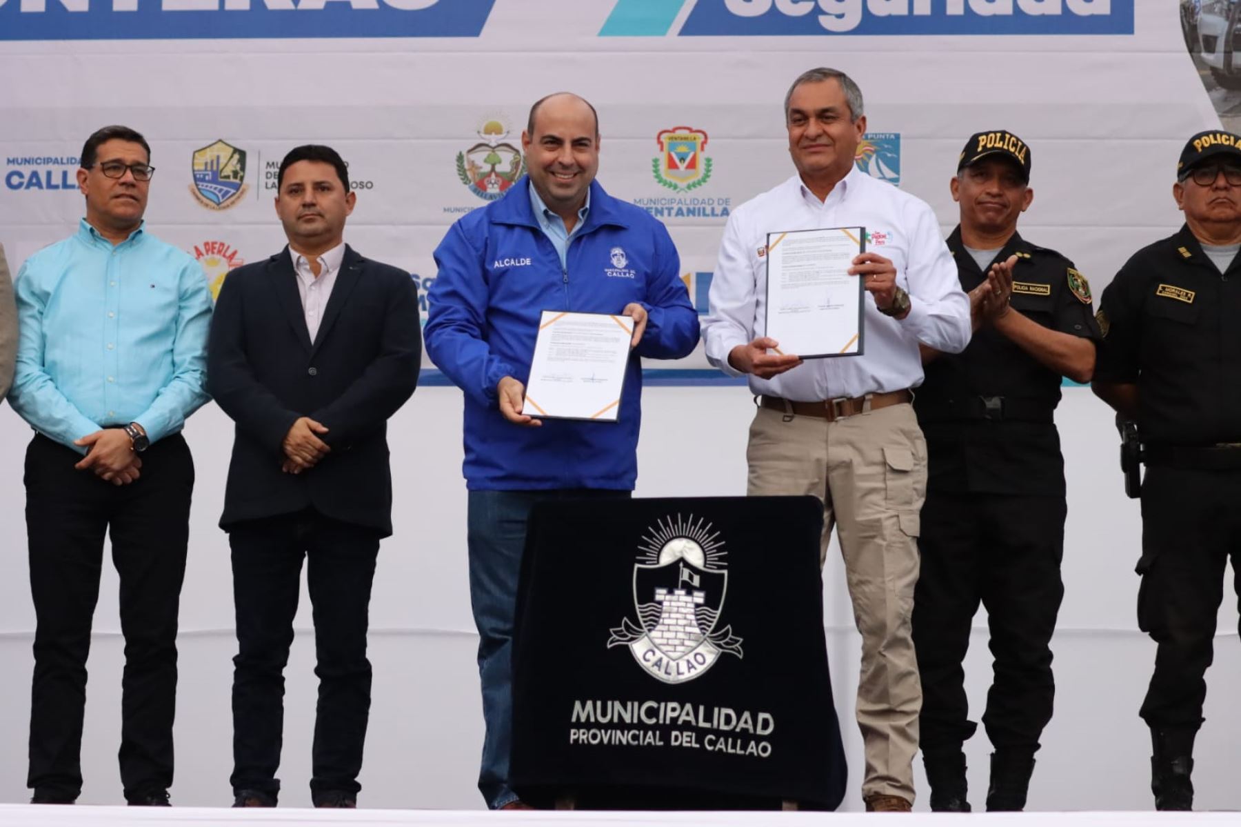 Ministro del Interior, Vicente Romero en firma de un convenio que dotará de 160 efectivos policiales a la región Callao. Foto: ANDINA/Difusión