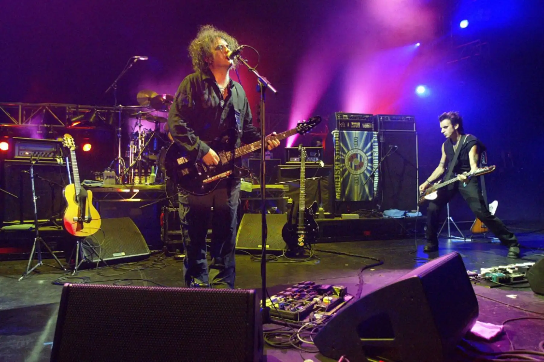 El cantante, guitarrista, compositor principal inglés y único miembro continuo de la banda de rock The Cure Robert James Smith actúa en España . Foto: AFP
