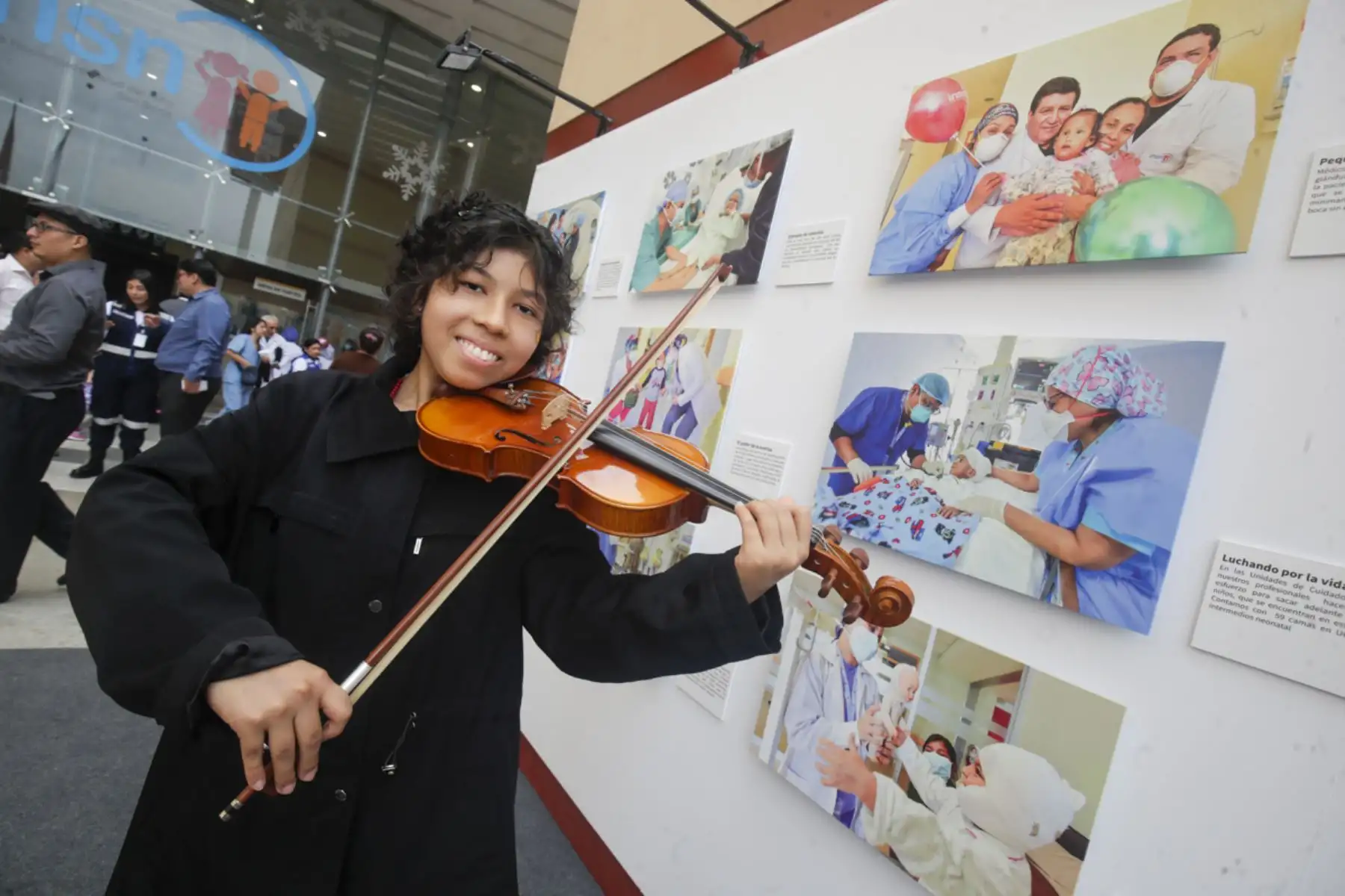 En el marco del décimo aniversario del Instituto Nacional de Salud del Niño San Borja, se reunieron los casos más emblemáticos de dicha institución. En la toma, Ximena Ascona, que padecía de leucemia y hoy hace una vida plena.

Foto:ANDINA/Juan Carlos Guzmán Negrini