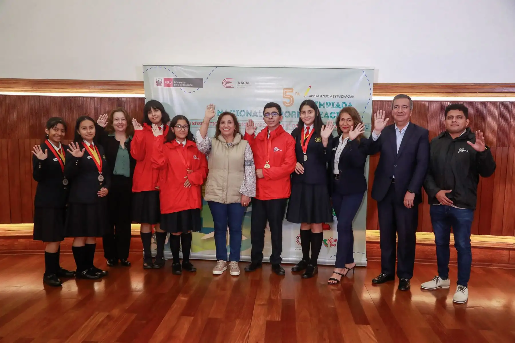 Presidenta Dina Boluarte recibió a alumnos ganadores de olimpiada que promueve la creatividad científica y cultura de calidad.
Foto: ANDINA/Prensa Presidencia