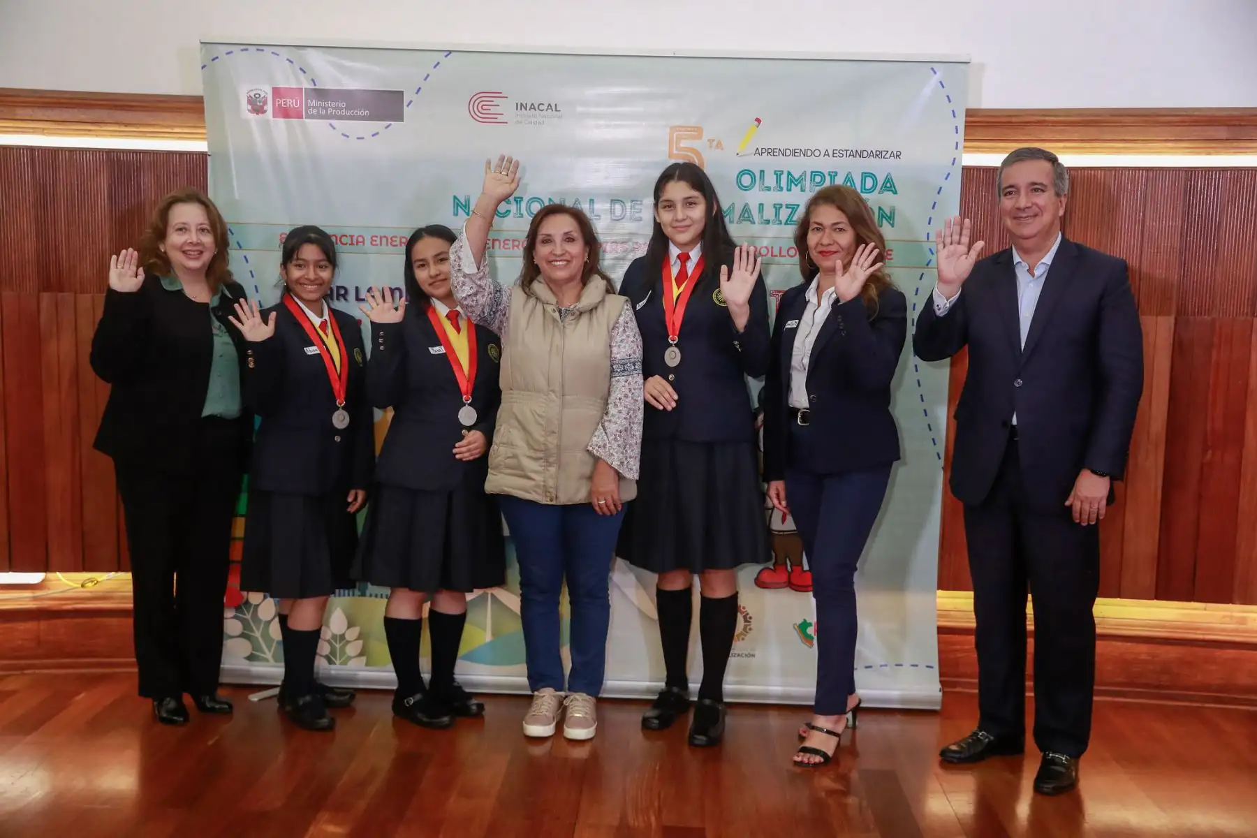 Presidenta Dina Boluarte recibió a alumnos ganadores de olimpiada que promueve la creatividad científica y cultura de calidad.
Foto: ANDINA/Prensa Presidencia