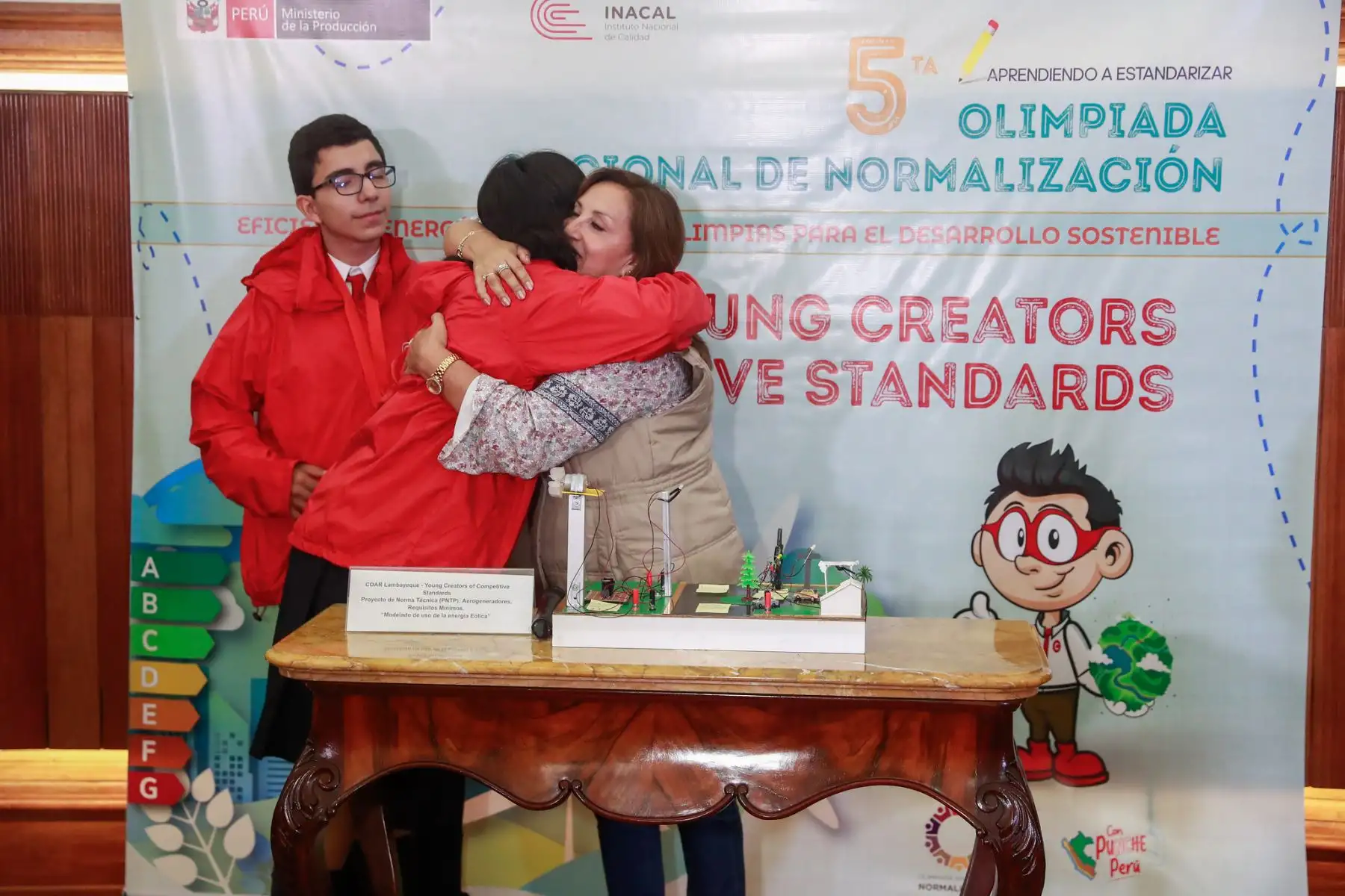 Presidenta Dina Boluarte recibió a alumnos ganadores de olimpiada que promueve la creatividad científica y cultura de calidad.
Foto: ANDINA/Prensa Presidencia