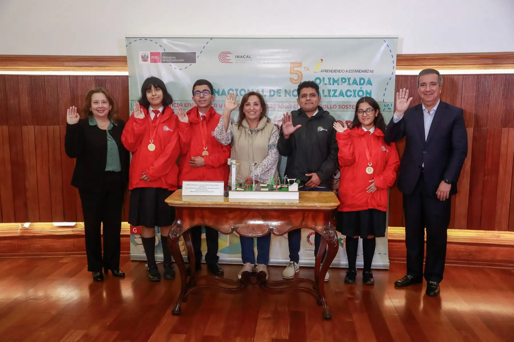 Presidenta Dina Boluarte recibió a alumnos ganadores de olimpiada que promueve la creatividad científica y cultura de calidad.
Foto: ANDINA/Prensa Presidencia