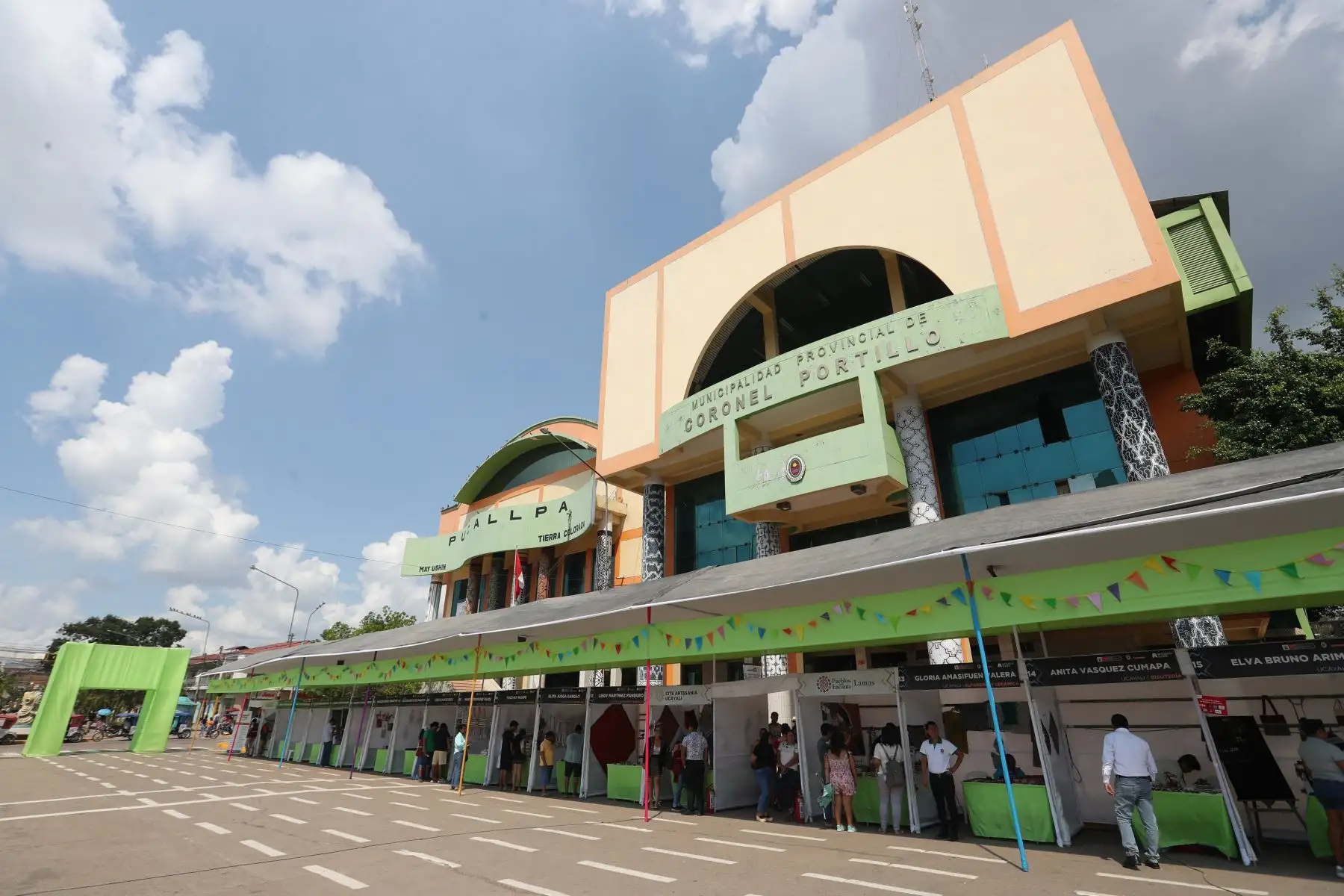 La Feria Macroregional Oriente “Artesanías del Perú” se desarrolla del 23 de junio al 2 de julio en la Plaza Mayor de Pucallpa, en donde artesanos de Ucayali y otras regiones amazónicas exhiben al público sus trabajos artísticos.
Foto: ANDINA/ Daniel Bracamonte