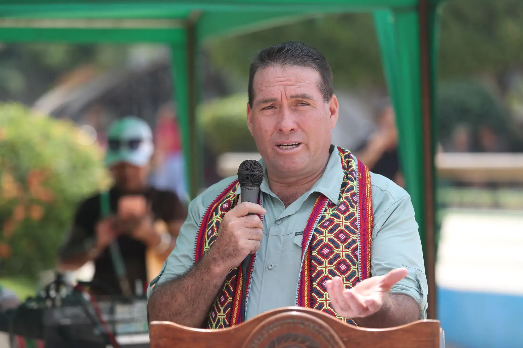 En la inauguración de la Feria Macroregional Oriente “Artesanías del Perú” participó el gobernador regional de Ucayali Manuel Gambini Rupay, entre otras autoridades municipales y regionales.
Foto:ANDINA/ Daniel Bracamonte
