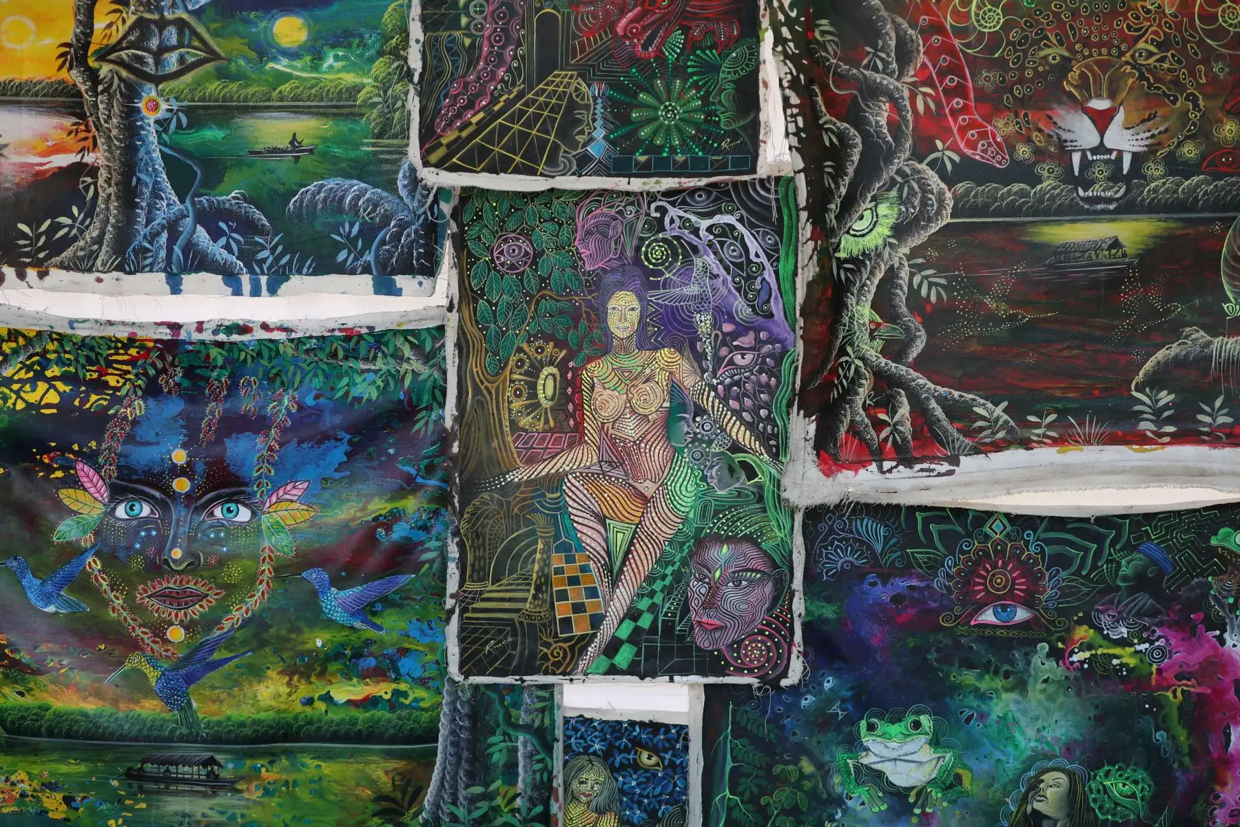 En la Feria Macroregional Oriente “Artesanías del Perú”, que se desarrolla en la ciudad de Pucallpa, podemos encontrar toda clase de trabajos artísticos y artesanales, desde collares, pulseras y aretes, hasta prendas de vestir, ceramios, esculturas, telares bordados y obras de pintura.
Foto: ANDINA/ Daniel Bracamonte