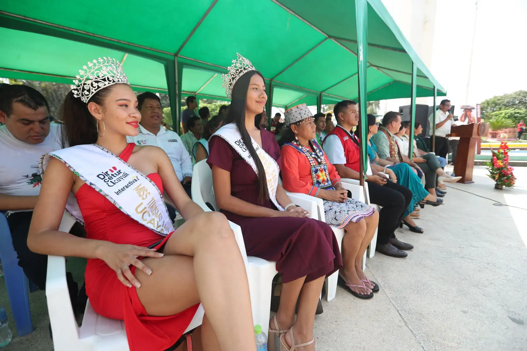 La Feria Macroregional Oriente “Artesanías del Perú” también fue el escenario de un desfile de modas en el que se pudieron apreciar originales prendas de vestir con diseños alusivos a la amazonía.