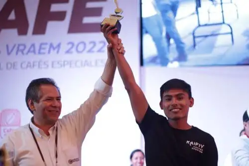 Antes de viajar a Atenas, Grecia, Junior Zanabria obtuvo el primer puesto del V Campeonato Nacional de Catadores del Perú, en donde se presentaron un total de 25 catadores de diversas regiones del país. ANDINA/ Internet
