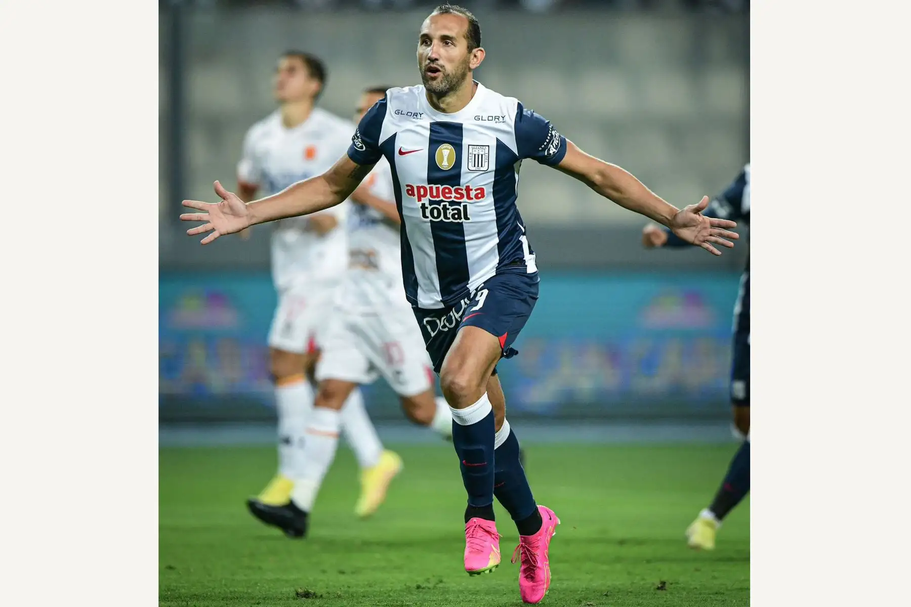 El jugador de Alianza Lima, Hernán Barcos celebra su gol, anotado ante Atlético Grau por el  Torneo Clausura 2023 de la Liga 1 Betsson, en el estadio Nacional.
Foto: Liga 1