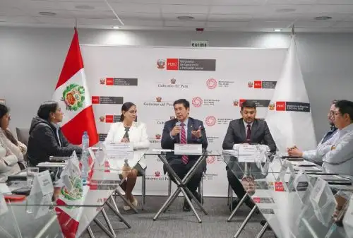 El ministro de Desarrollo e Inclusión Social, Julio Demartini, participó de la presentación de la estrategia “Construyendo unidos por la primera infancia”, iniciativa que convoca a la ciudadanía, organizaciones sociales, empresas privadas y la comunidad internacional a contribuir en la mejora de los resultados del desarrollo infantil temprano, invirtiendo en los servicios de cuidado diurno y acompañamiento a familias del programa Cuna Más.
