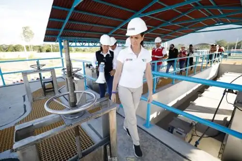 La ministra de Vivienda, Construcción y Saneamiento, Hania Pérez de Cuéllar, puso en marcha la megaobra de mejoramiento y ampliación de agua potable y alcantarillado, así como una planta de tratamiento de aguas residuales (PTAR) que beneficiarán a 47,466 habitantes de la provincia de Rioja, en la región San Martín.