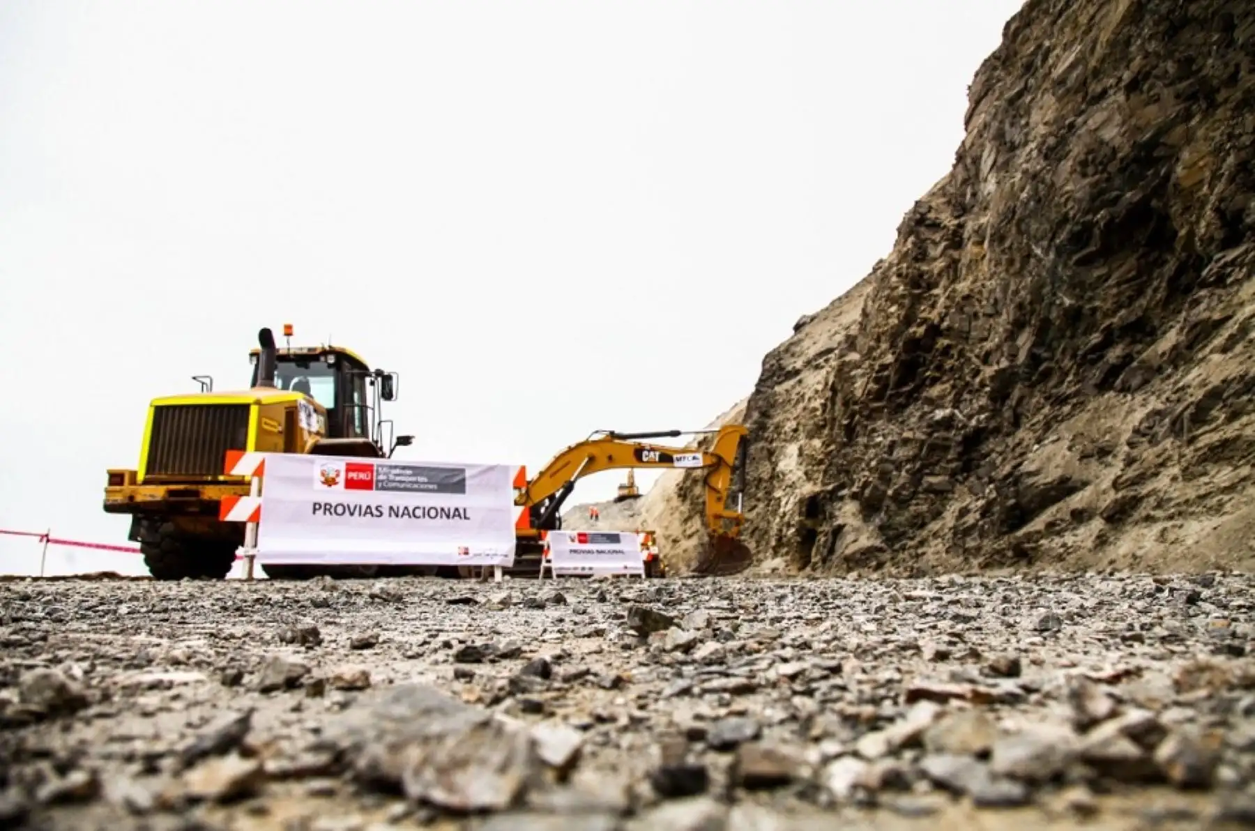 Un total de 142 obras en 16 regiones del país podrán ser culminadas por el Ministerio de Transportes y Comunicaciones, a través de Provías Nacional, tras la aprobación en el Pleno del Congreso del proyecto de ley 2663, impulsado por el sector, que declara de necesidad pública e interés nacional la ejecución de diversas obras de infraestructura.