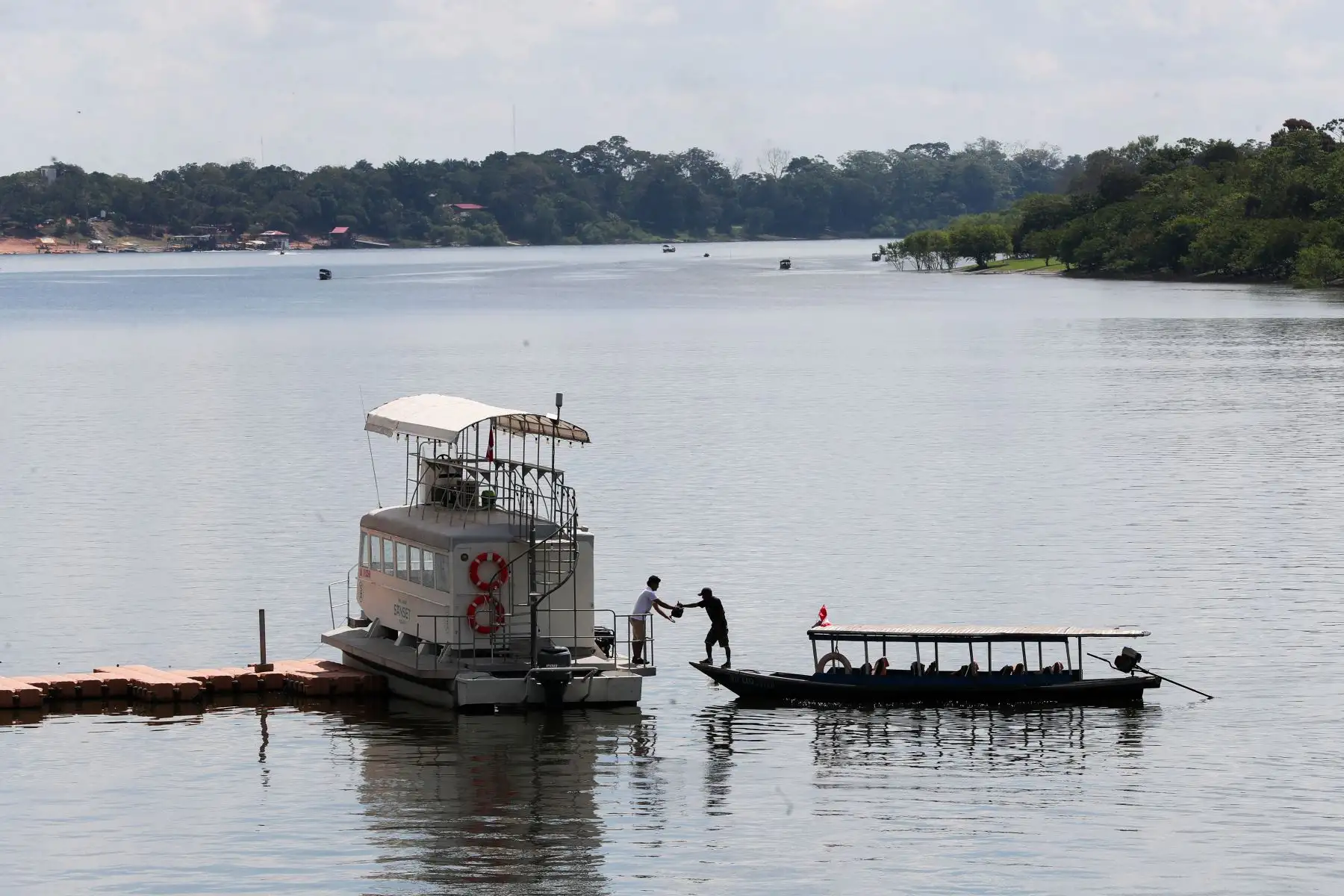 El Gobierno Regional de Ucayali adquirió, recientemente un ferry, es decir una embarcación fluvial para transportar pasajeros, el cual será usado con fines turísticos para navegar en la laguna Yarinacochas, en Pucallpa, Ucayali.
Foto: ANDINA/Daniel Bracamonte