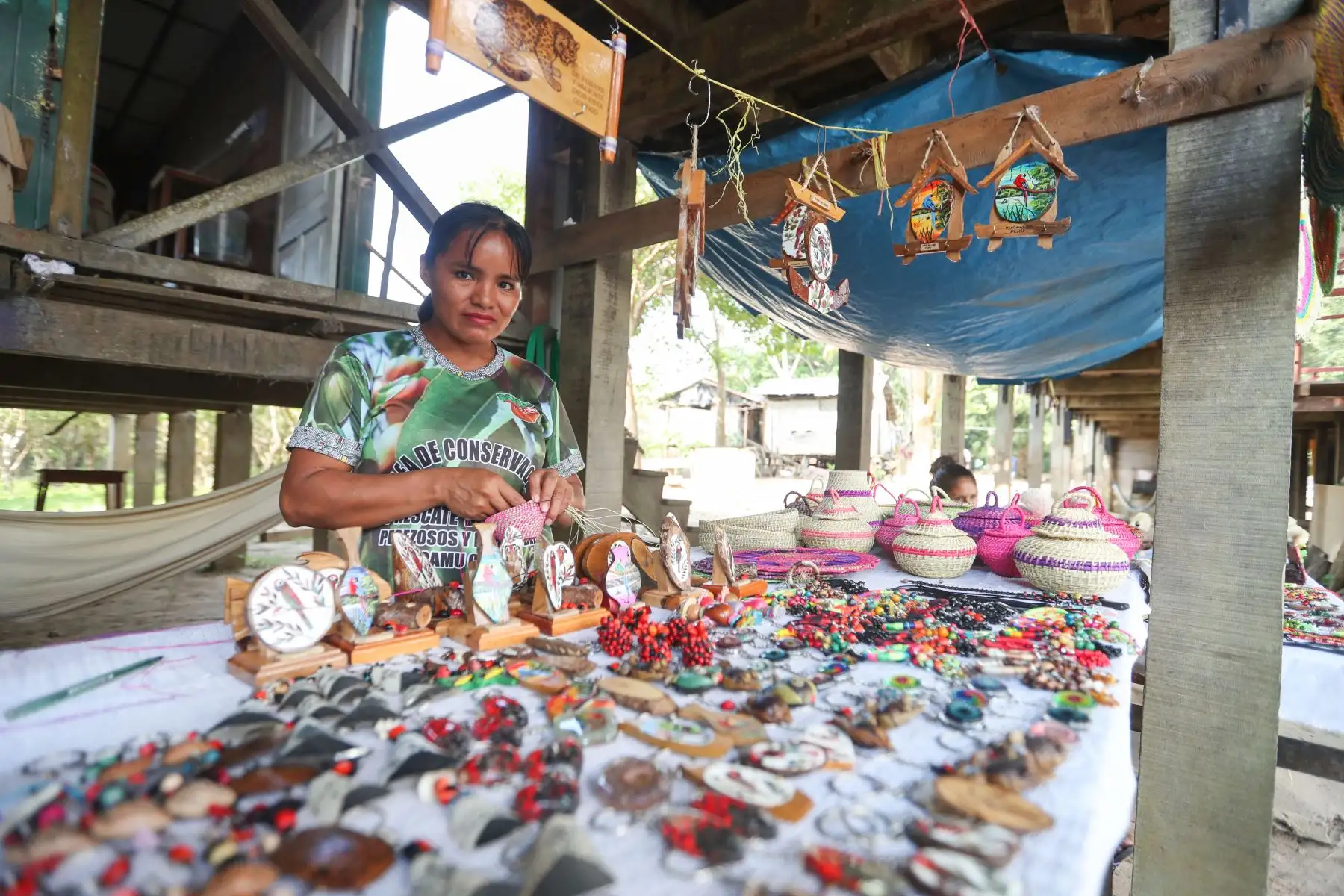Esta nueva embarcación fluvial ayudará, a través del turismo, al desarrollo sostenible del caserío "11 de agosto", el cual se dedica a la venta de artesanías, telares, souvenires y bebidas exóticas.
Foto: ANDINA/Daniel Bracamonte