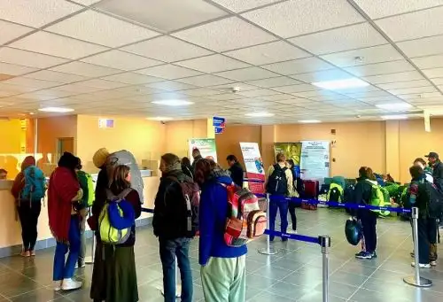 La Superintendencia Nacional de Migraciones reanudó sus actividades de control migratorio en el Centro Binacional de Atención Fronteriza (Cebaf) Desaguadero, en la región Puno, lo que permitirá una mejor atención a los miles de 
usuarios que cruzan la frontera con Bolivia.