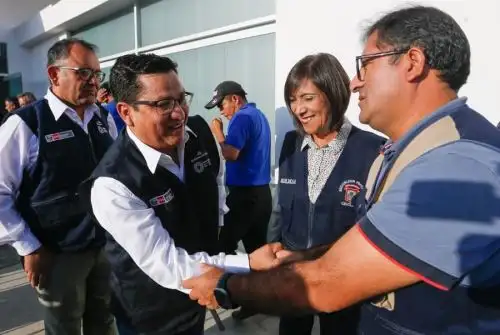 En su primera visita inopinada, el ministro de Salud, César Vásquez Sánchez, llegó a la región Lambayeque para cumplir con un amplio itinerario que incluye la visita a hospitales y la supervisión de la Unidad de Vigilancia Clínica 
(Uviclin) del centro de salud Cerropón, el cual brinda atención a pacientes con casos de dengue.