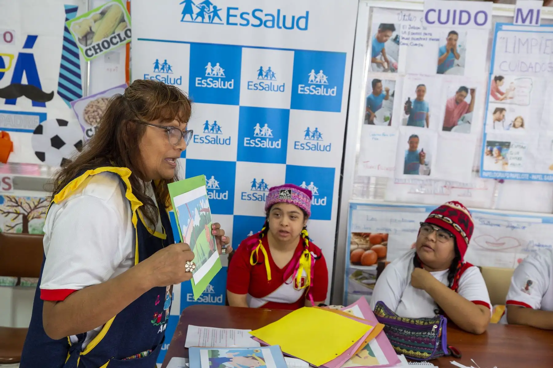 Tras la pandemia por la COVID-19, muchos cursos y talleres de los Centros de Rehabilitación Profesional y Social (CERPS) del Seguro Social de Salud (EsSalud) vienen reactivándose de manera progresiva para el beneficio de niños, adolescentes y adultos con diagnóstico de asperger, autismo, trastorno de hiperactividad con déficit de atención (TDAH) y síndrome de Down, así como diversas discapacidades físicas y sensoriales.

Foto: EsSalud