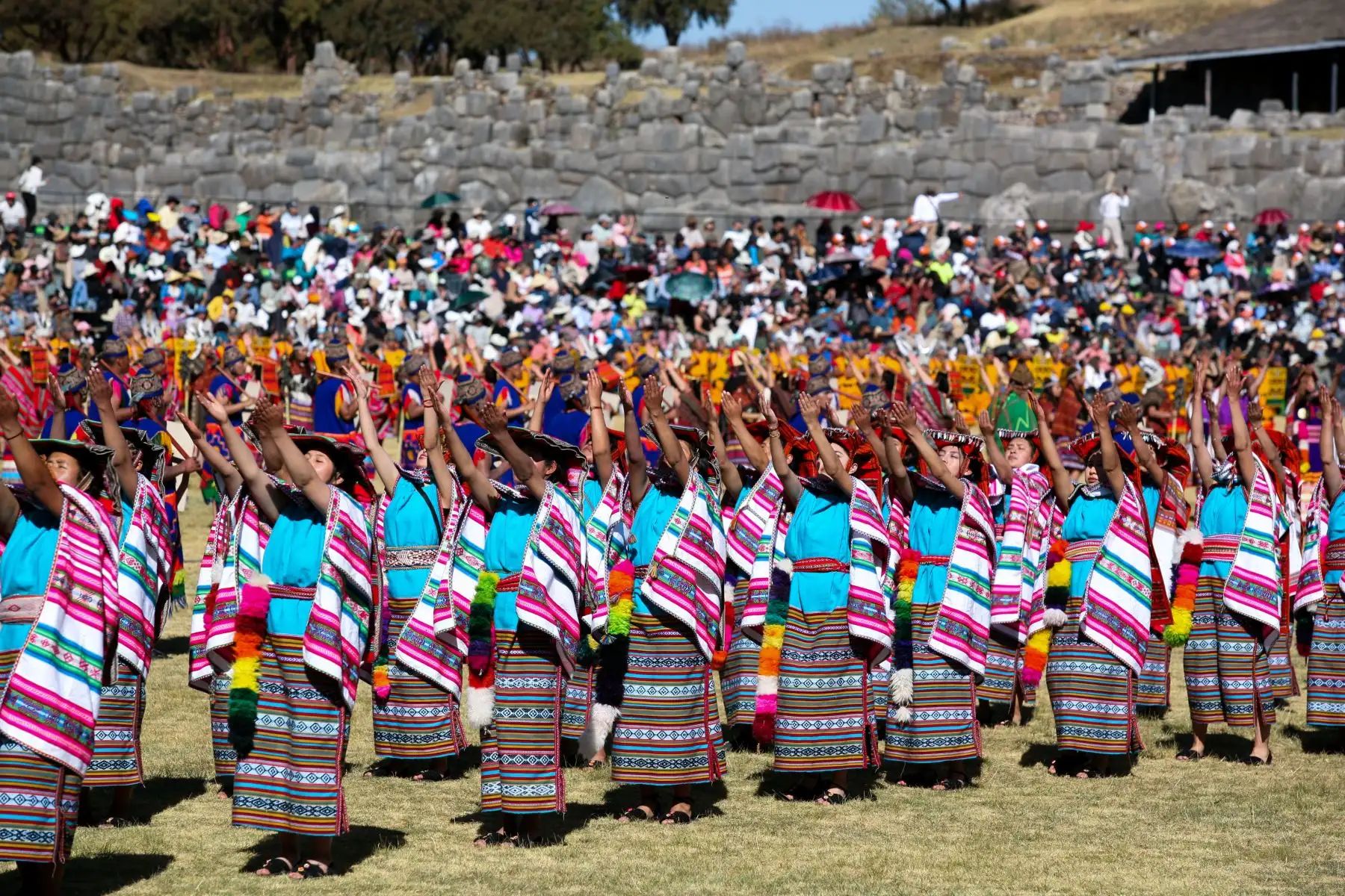 Con un hermoso cielo azul, se desarrolló la imponente escenificación del Inti Raymi en sus tres escenarios: Explanada del Qoricancha, Plaza de Armas de Cusco y el parque arqueológico de Saqsayhuamán.
Foto: ANDINA/Percy Hurtado Santillán