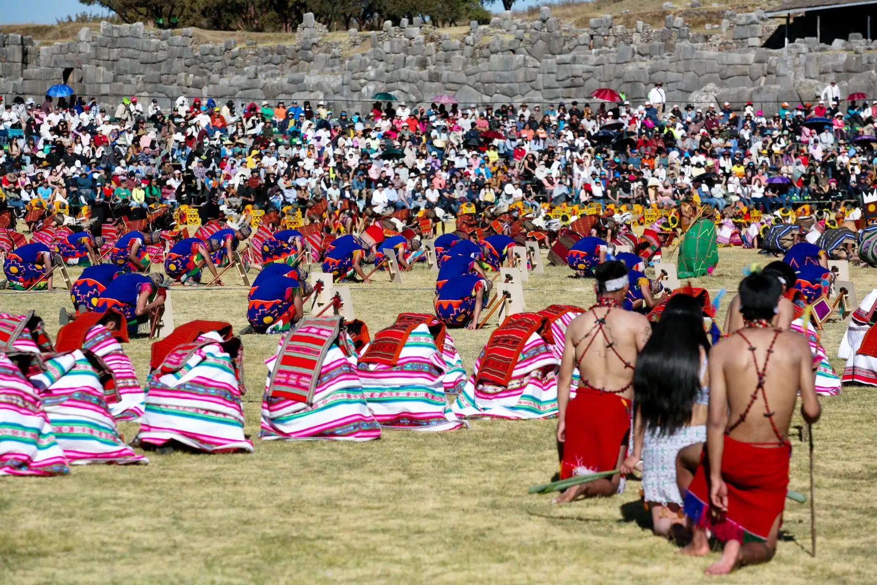 Con un hermoso cielo azul, se desarrolló la imponente escenificación del Inti Raymi en sus tres escenarios: Explanada del Qoricancha, Plaza de Armas de Cusco y el parque arqueológico de Saqsayhuamán.
Foto: ANDINA/Percy Hurtado Santillán