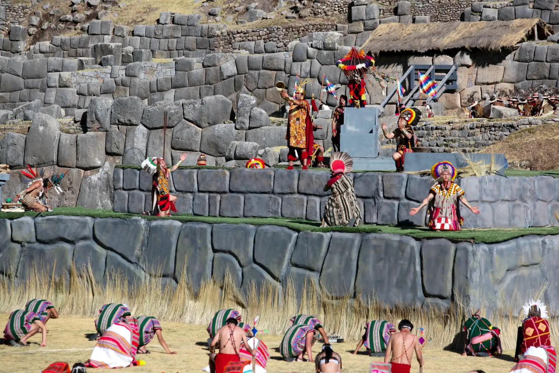 Con un hermoso cielo azul, se desarrolló la imponente escenificación del Inti Raymi en sus tres escenarios: Explanada del Qoricancha, Plaza de Armas de Cusco y el parque arqueológico de Saqsayhuamán.
Foto: ANDINA/Percy Hurtado Santillán