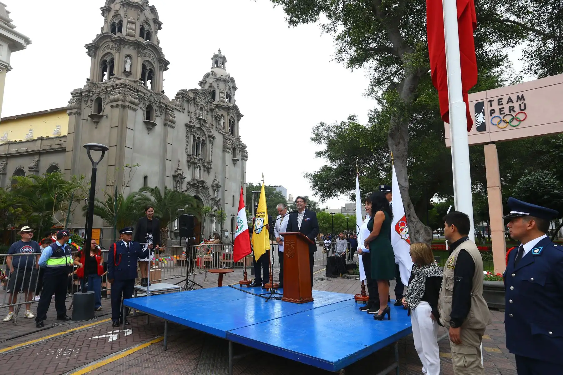Alcalde de la Municipalidad de Miraflores, Carlos Canales junto a la ministra de la Mujer y Poblaciones Vulnerables, Nancy Tolentino participan en la ceremonia de reconocimiento de Miraflores como Distrito Olímpico Peruano. 
Foto: ANDINA/Eddy Ramos