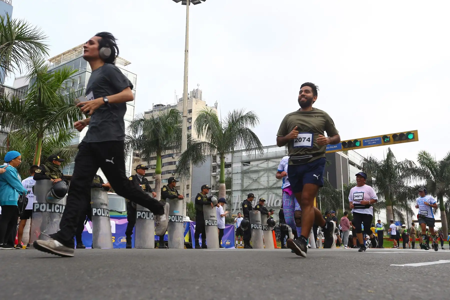 En la actividad compitieron miles de deportistas  y contó con la asistencia de la ministra de la Mujer y Poblaciones Vulnerables, Nancy Tolentino; del presidente de la Comisión Nacional para el Desarrollo y Vida sin Drogas (Devida), Carlos Figueroa; del alcalde de la Municipalidad Distrital de Miraflores, Carlos Canales, y de representantes de la Municipalidad Metropolitana de Lima. 
Foto: ANDINA/Eddy Ramos