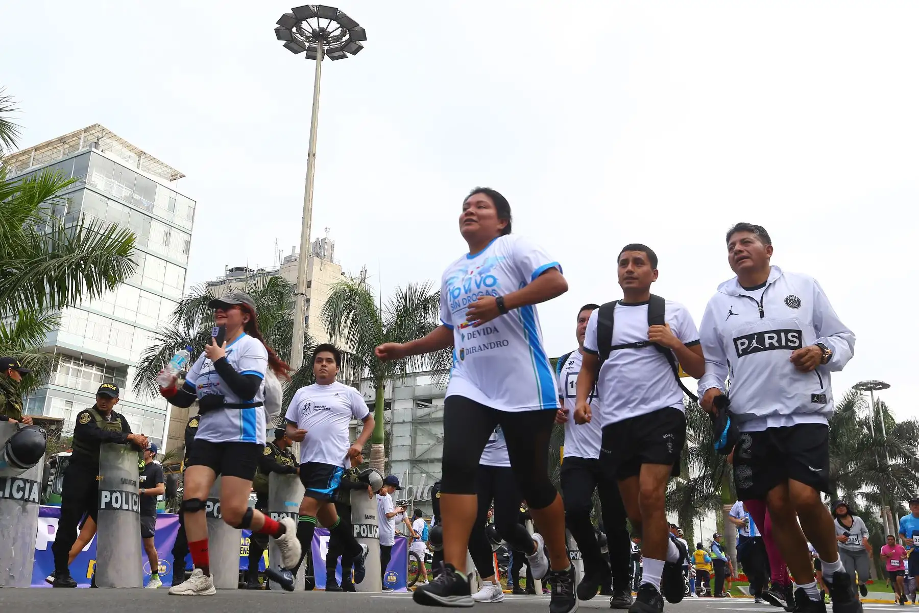 DEVIDA premia a los deportistas quienes ganaron medallas en el Festival Atlético 7K, realizado en el marco del Día Internacional de Lucha Contra el Uso Indebido y el Tráfico Ilícito de Drogas.
Foto: ANDINA/Eddy Ramos