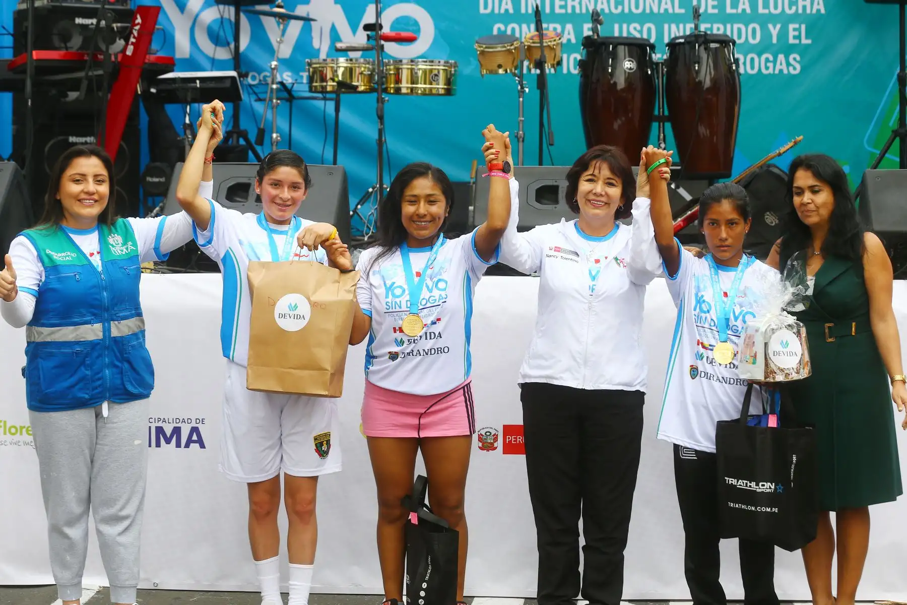 DEVIDA premia a los deportistas quienes ganaron medallas en el Festival Atlético 7K, realizado en el marco del Día Internacional de Lucha Contra el Uso Indebido y el Tráfico Ilícito de Drogas.
Foto: ANDINA/Eddy Ramos