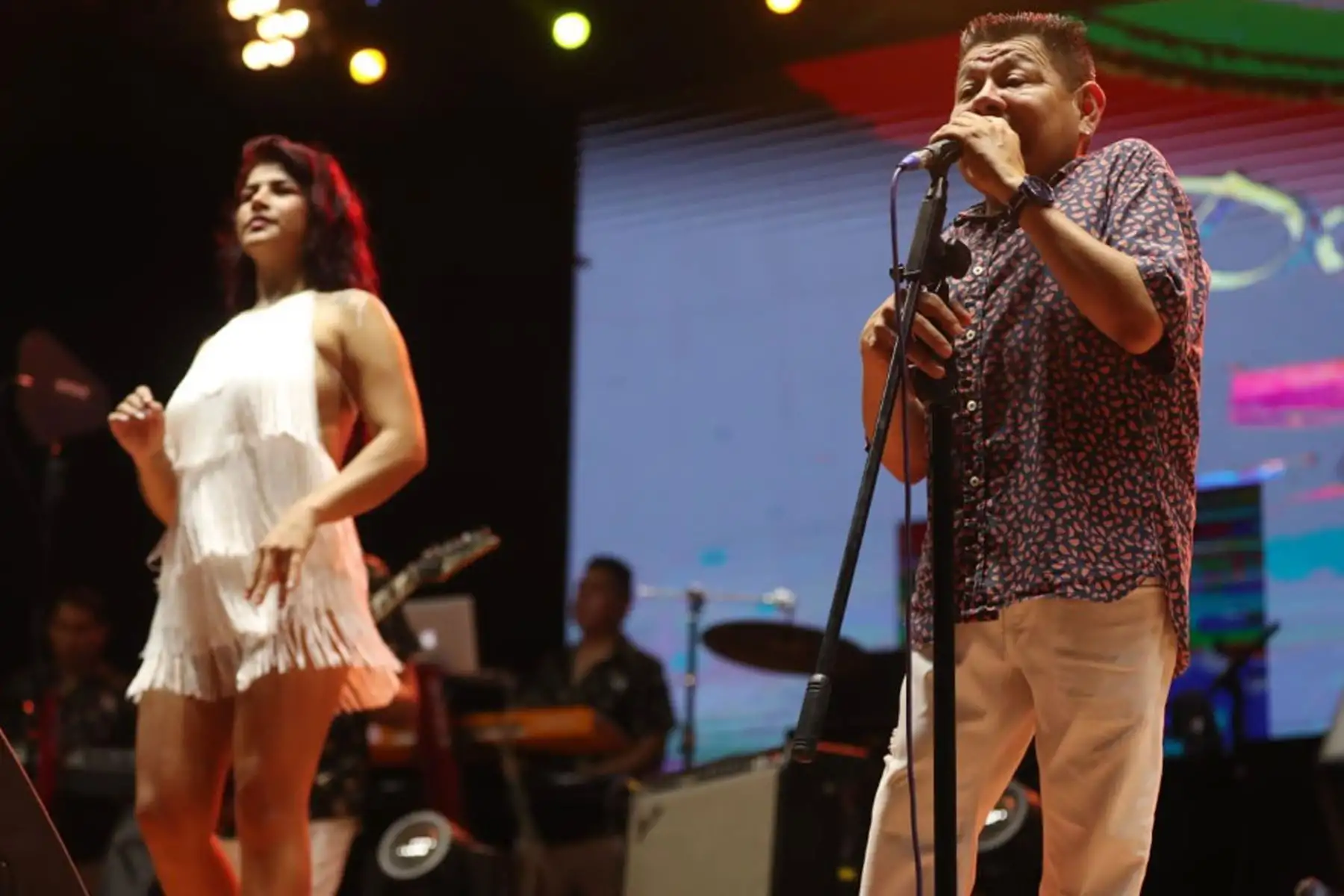 Los eventos musicales realizados el sábado por la noche en Pucallpa como cierre de la fiesta de San Juan fueron multitudinarios, el público asistente se quedó celebrando hasta el amanecer.
Foto:ANDINA/ Daniel Bracamonte