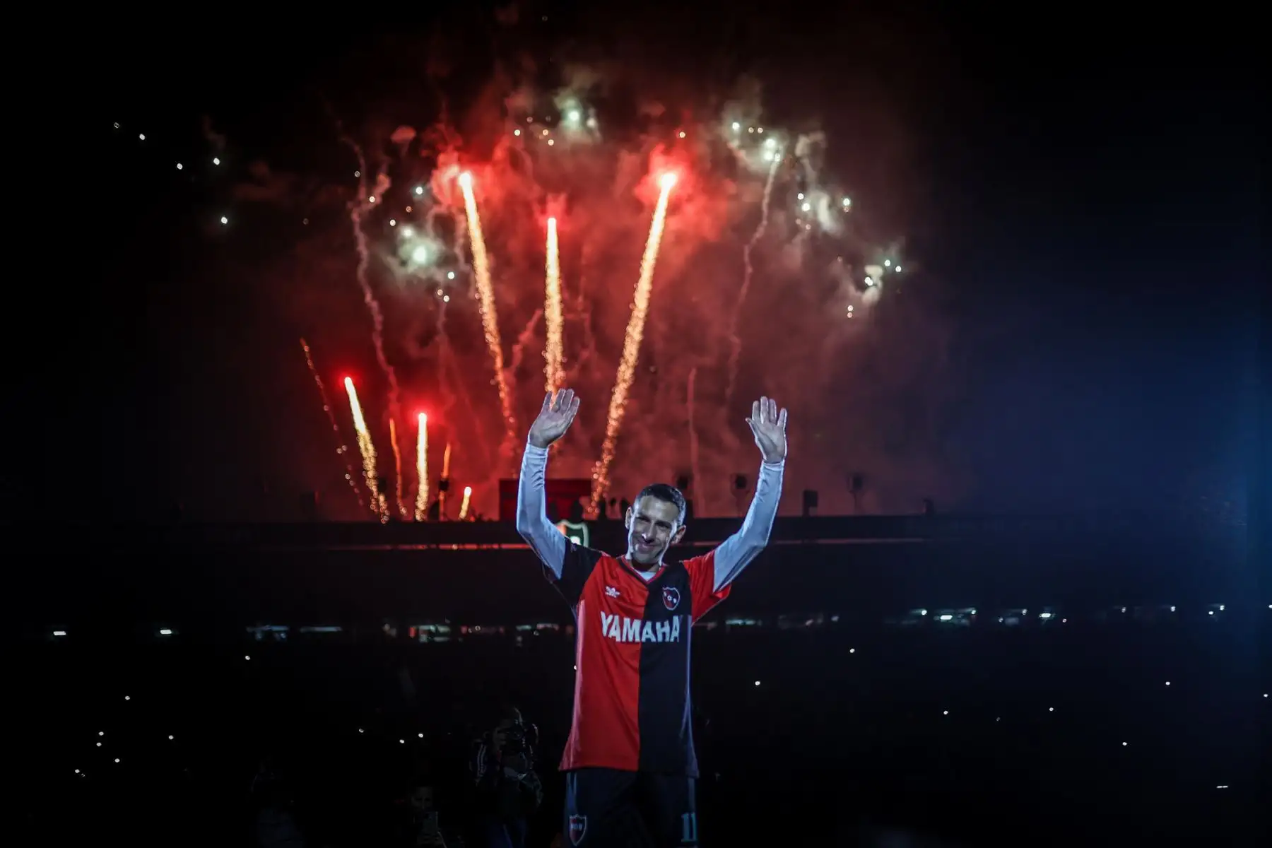Maxi Rodríguez en su partido de despedida en el estadio Marcelo Bielsa hoy, en la ciudad de Rosario (Argentina).Foto: EFE