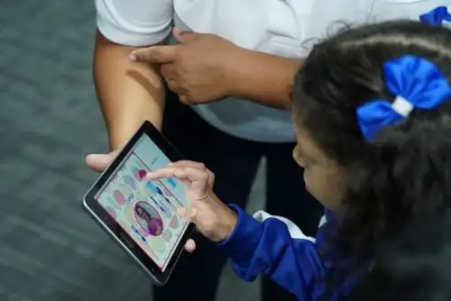 Tres docentes iniciaron el camino tech de la educación básica especial en el Perú en beneficio de más de 77,490 estudiantes con discapacidad registrados en el sistema educativo peruano.