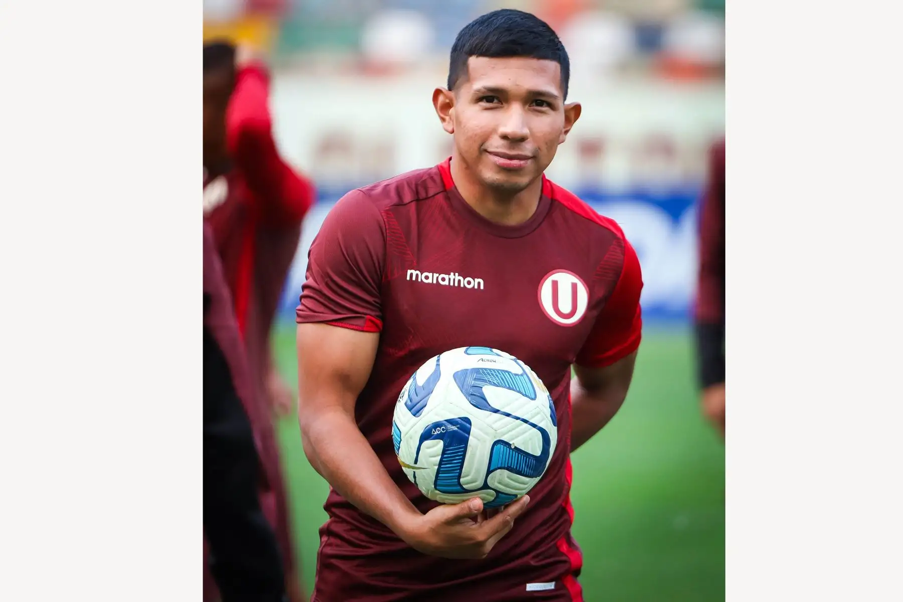 El mediocampista Edison Flores, fue presentado como flamante jugador de Universitario de Deportes, hasta diciembre del 2024.
Foto: Universitario de Deportes